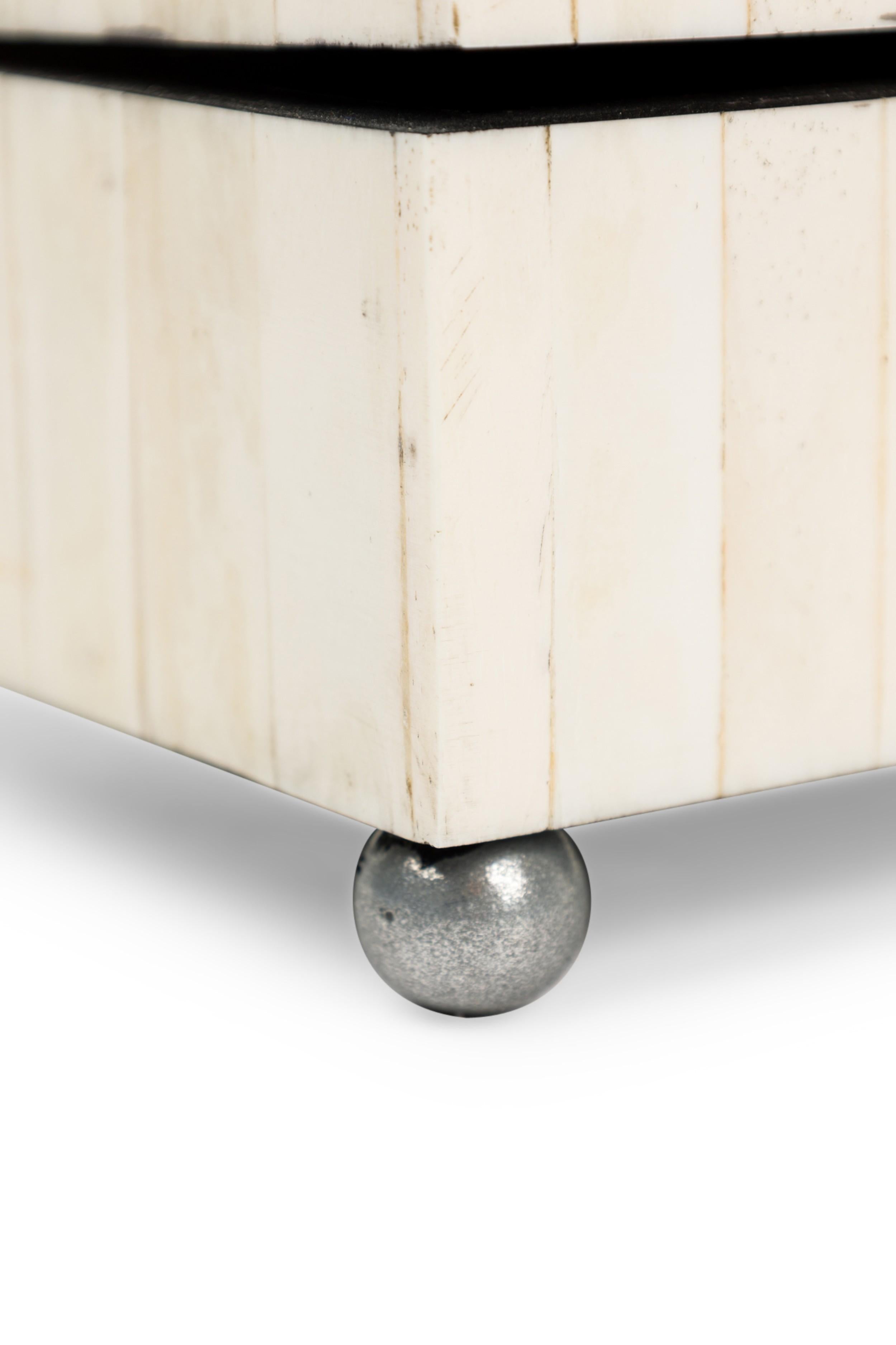 Scatola decorativa in finto osso AM Contemporary in vendita 1