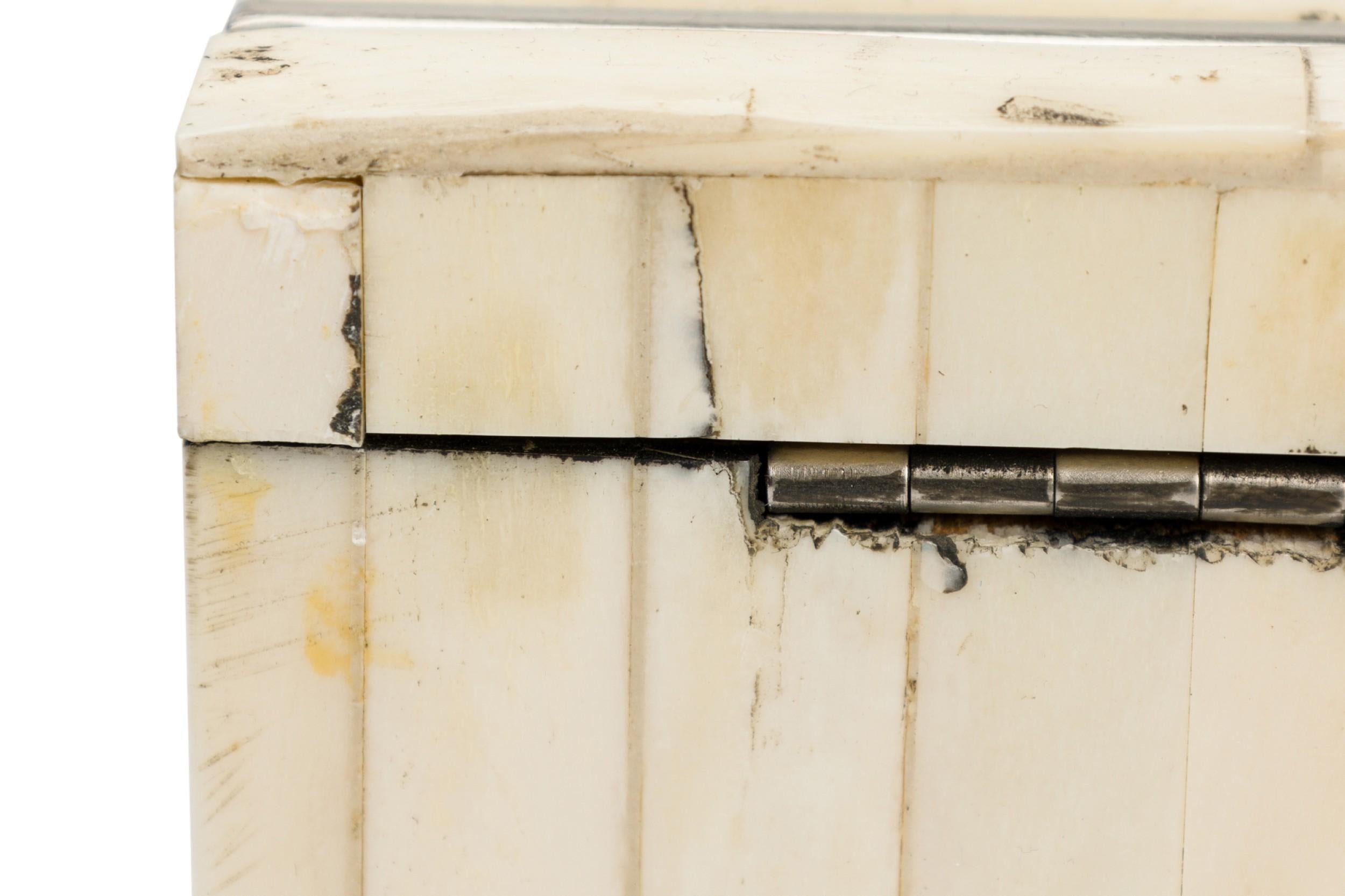 Scatola decorativa in finto osso AM Contemporary in vendita 2