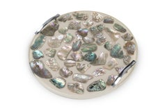 Amerikanisches zeitgenössisches Tablett aus Lucit und Abalone