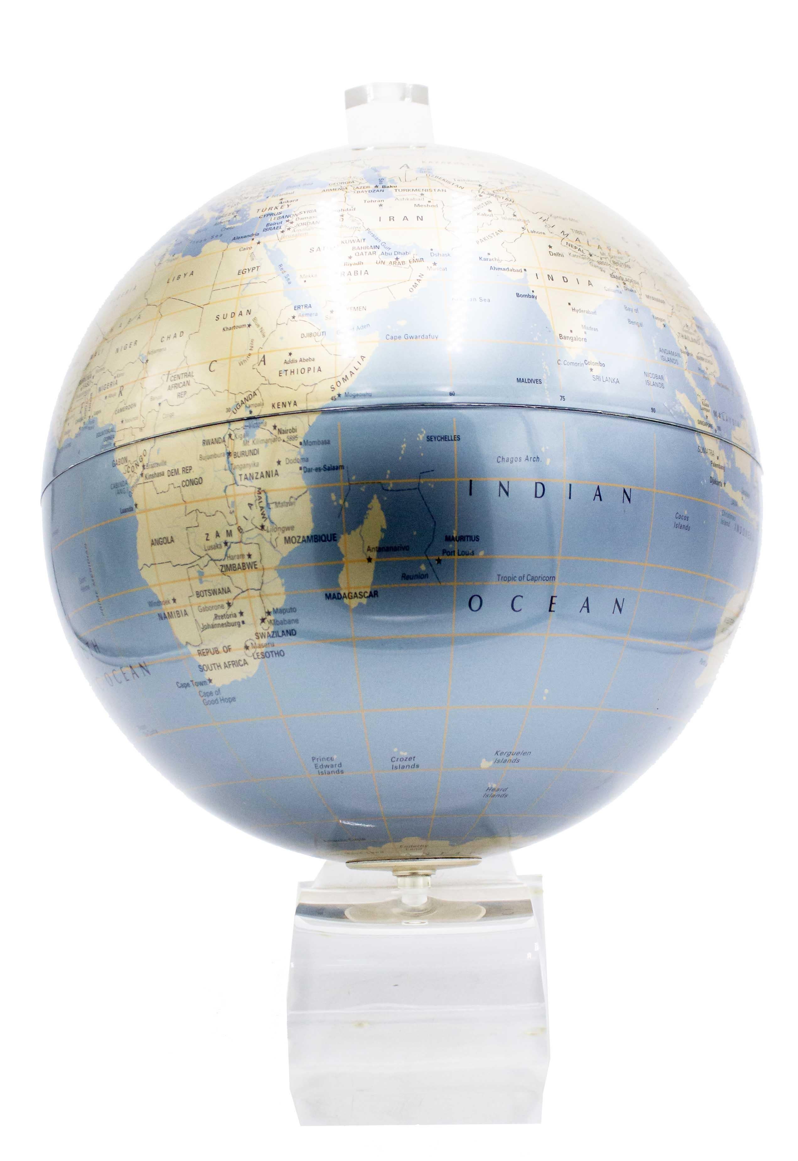 Globe en métal AM Contemporary Bon état - En vente à Queens, NY