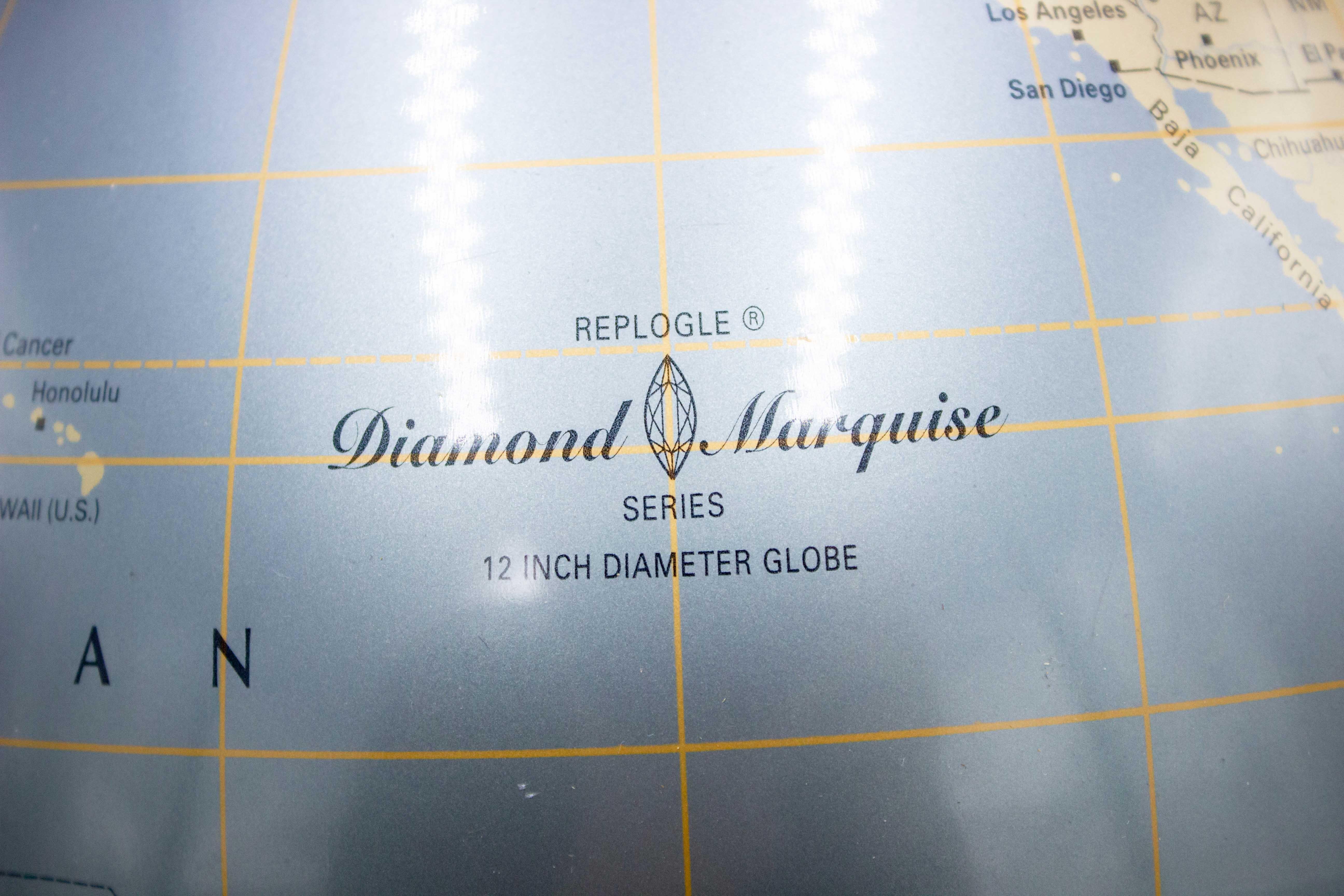 20ième siècle Globe en métal AM Contemporary en vente