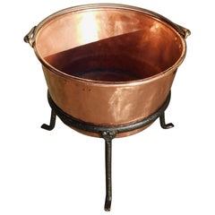 Caldero de plantación americano de cobre, latón y hierro forjado sobre soporte, c 1780