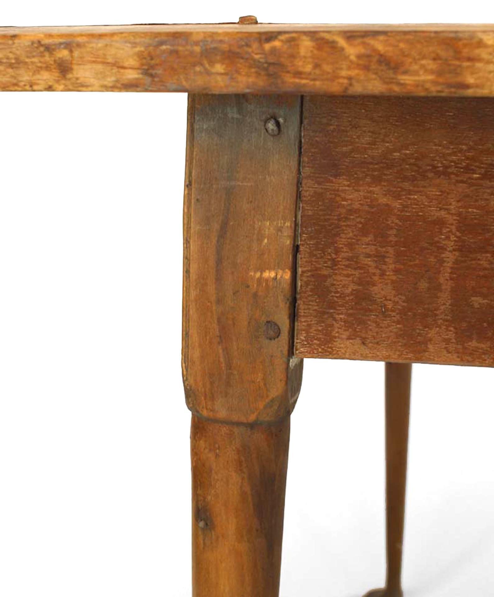 XVIIIe siècle et antérieur Table à manger américaine du XVIIIe siècle en pin Queen Anne de la région de Caroline du Nord