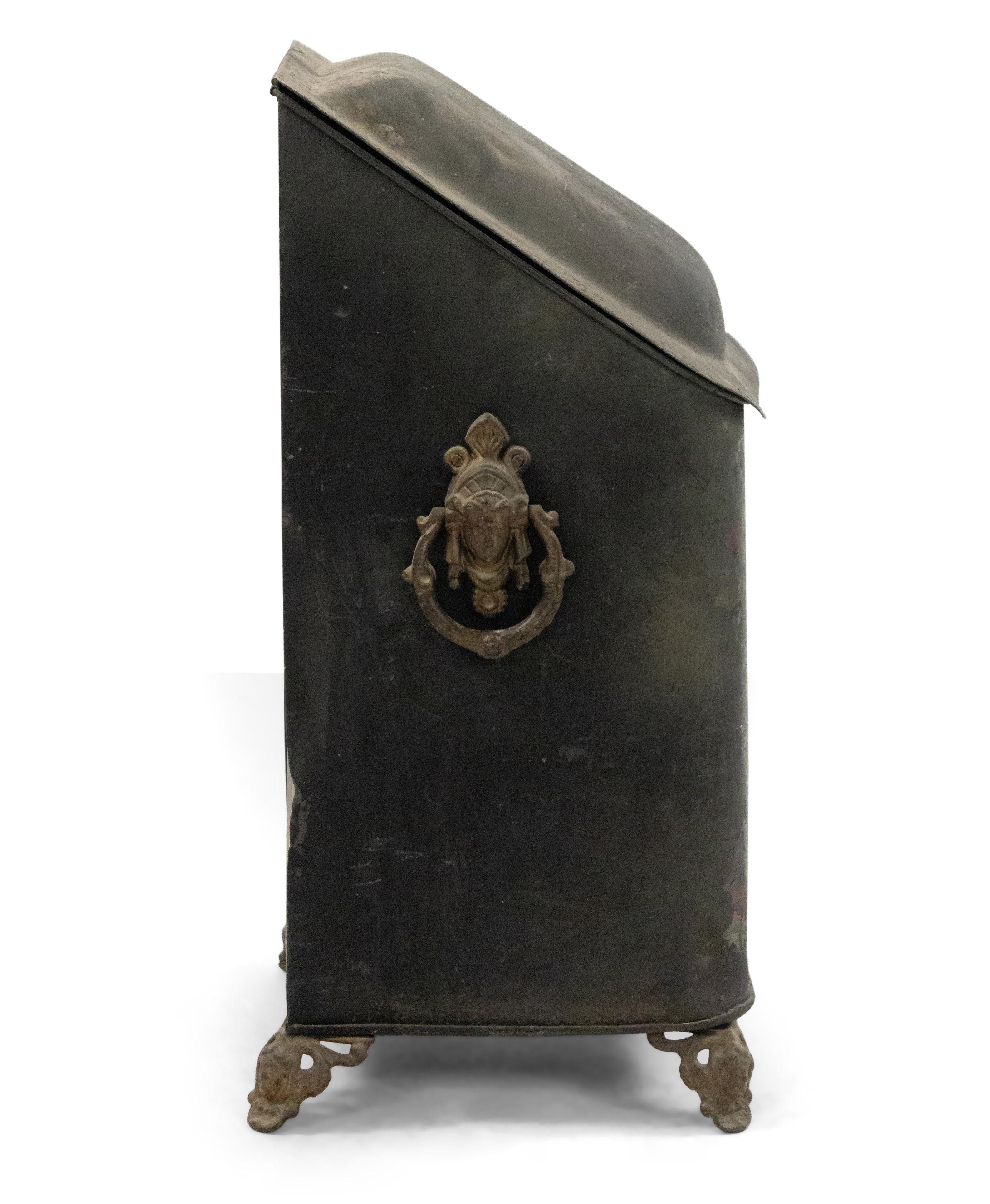 Américain Pays d'Amérique Tole noire Scuttle de charbon en vente