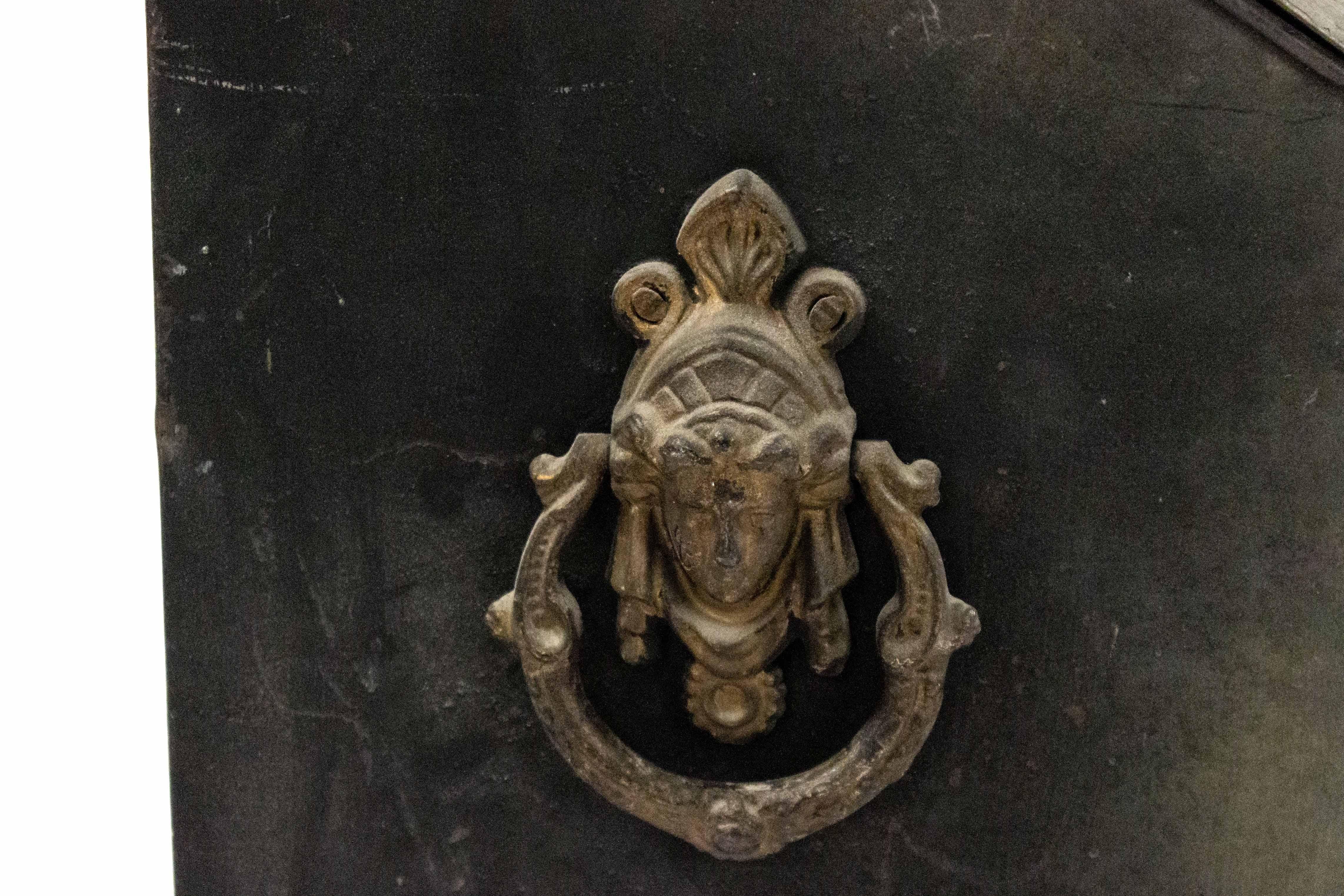 Peint à la main Pays d'Amérique Tole noire Scuttle de charbon en vente