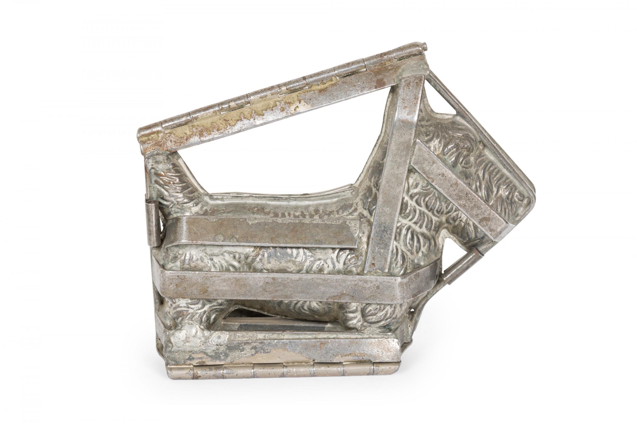 Molde de Chocolate con Forma de Perro American Country en Bueno estado para la venta en Queens, NY