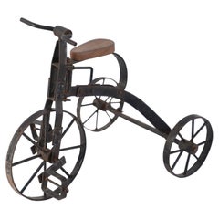Sculpture de bicyclette miniature en fer de campagne américaine