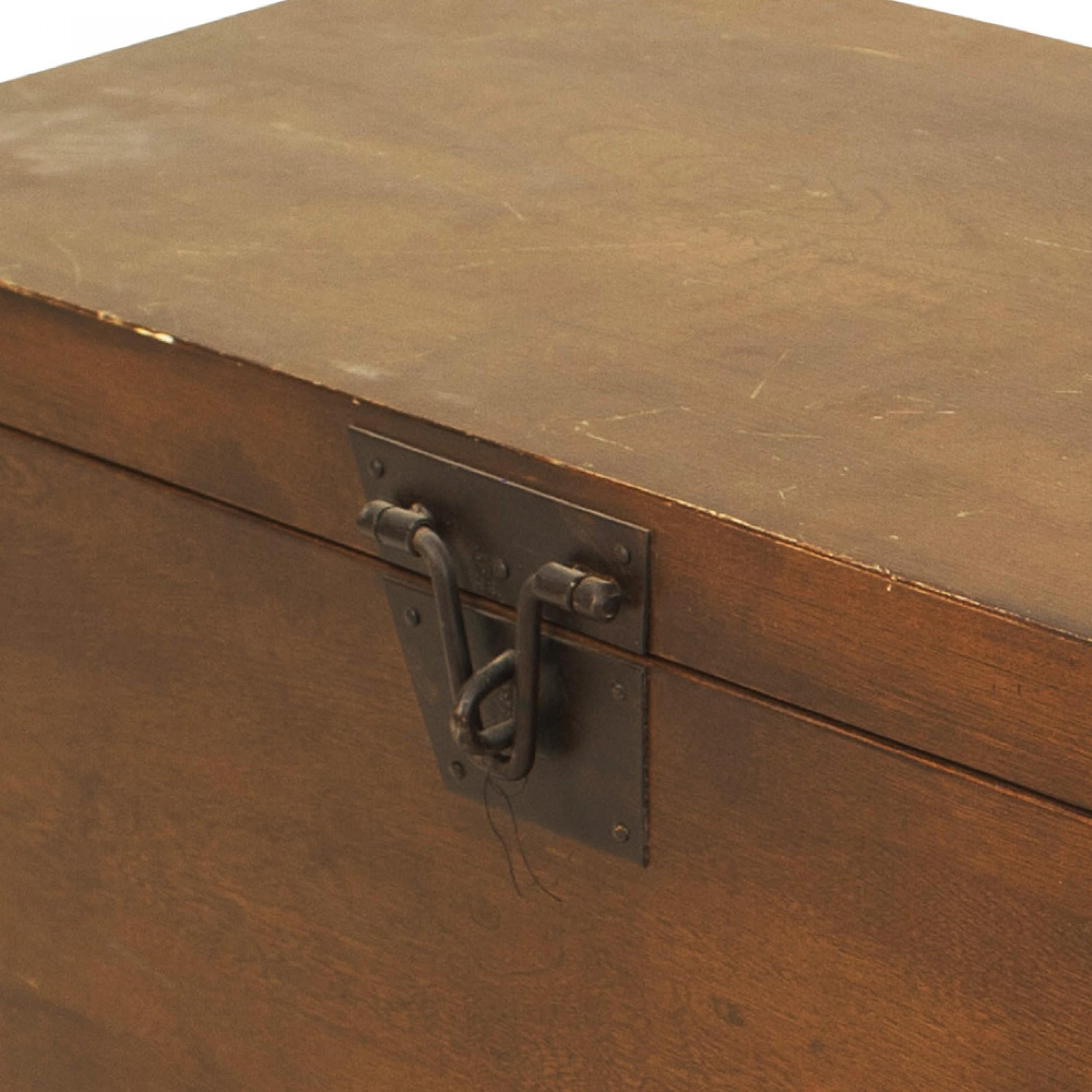19th Century American Country Mahogany Trunk For Sale
