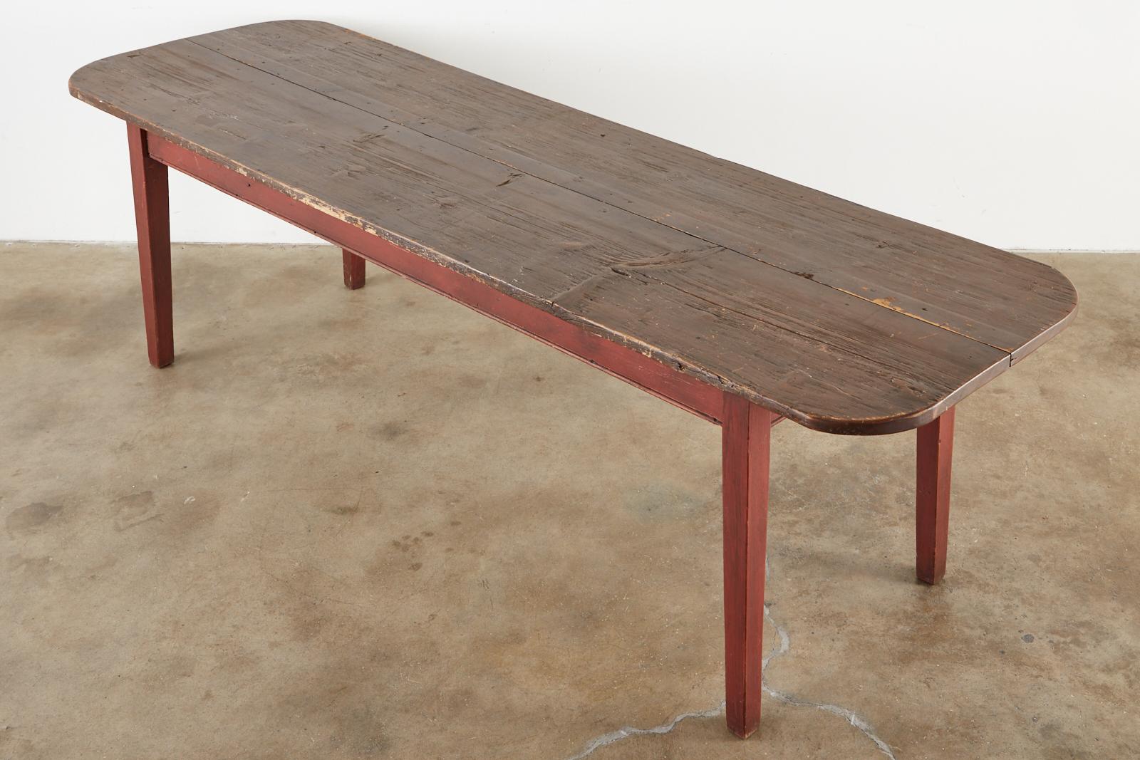 American Country Pine Farmhouse Harvest Dining Table In Distressed Condition For Sale In Rio Vista, CA