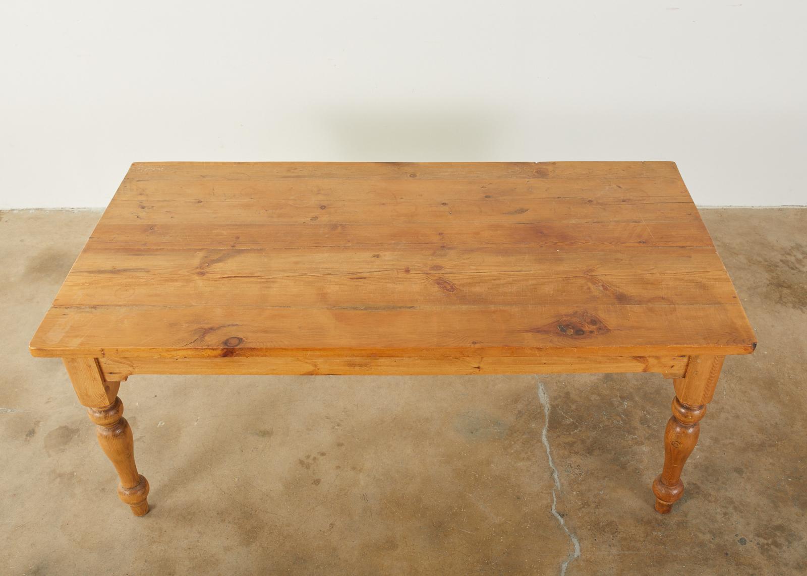 American Country Pine Farmhouse Harvest Dining Table In Good Condition In Rio Vista, CA