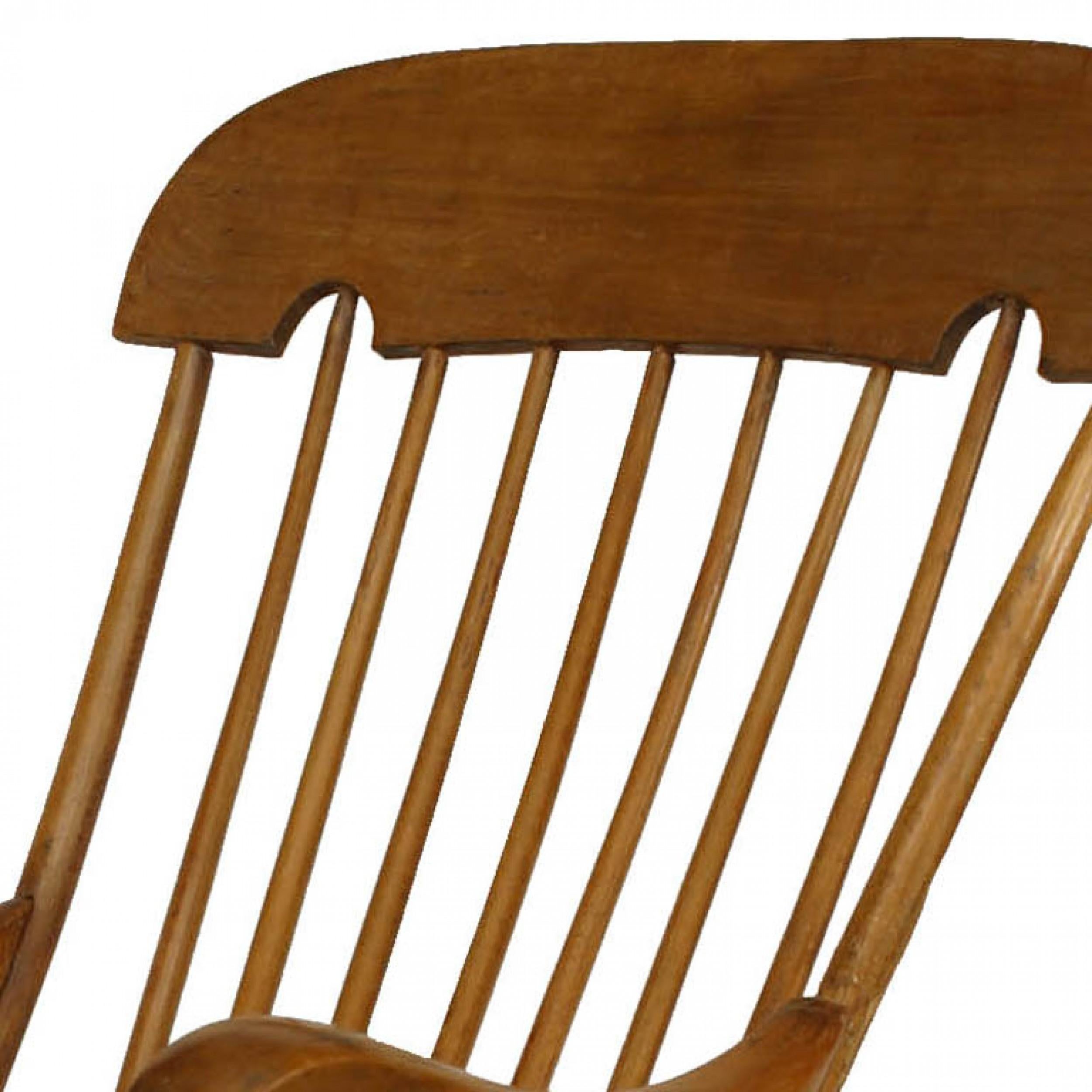 American Country Pine Rocking Chair In Good Condition For Sale In Queens, NY