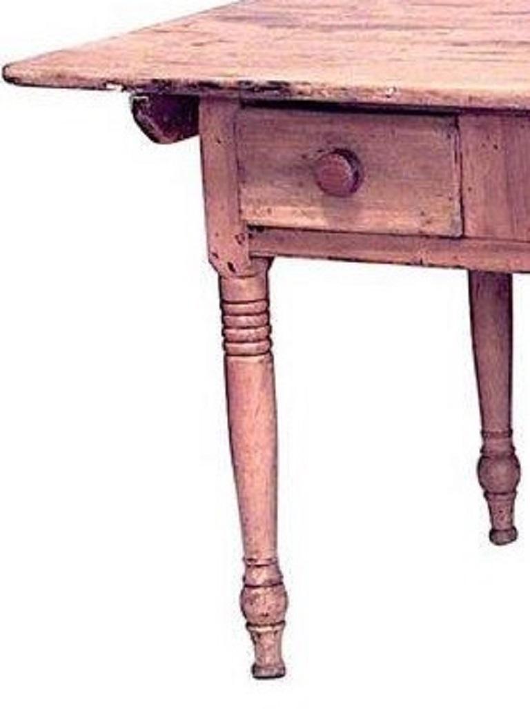 Amerikanischer Tisch aus Kiefernholz im Landhausstil (amerikanisch) im Angebot