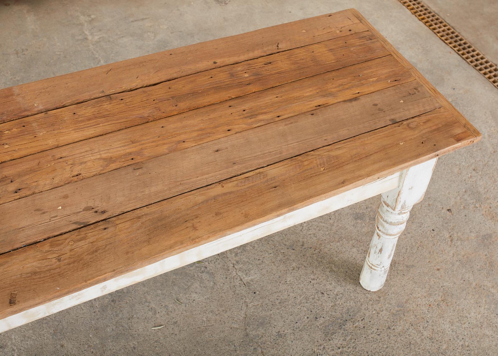 American Country Reclaimed Pine Farmhouse Dining Table In Distressed Condition For Sale In Rio Vista, CA