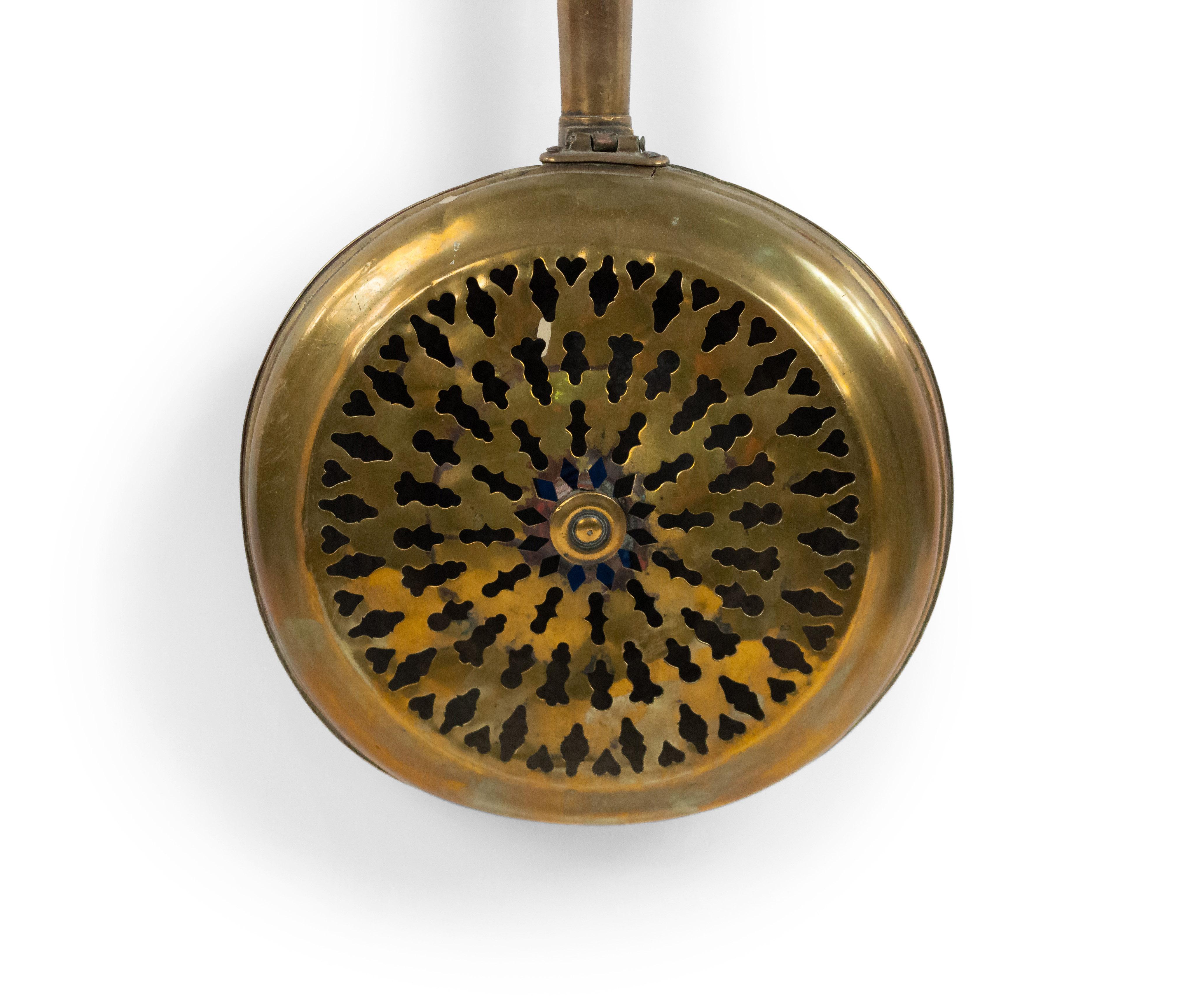 American Country-style (19/20th Century) brass bed warmer with turned wood handle and filigree cover
