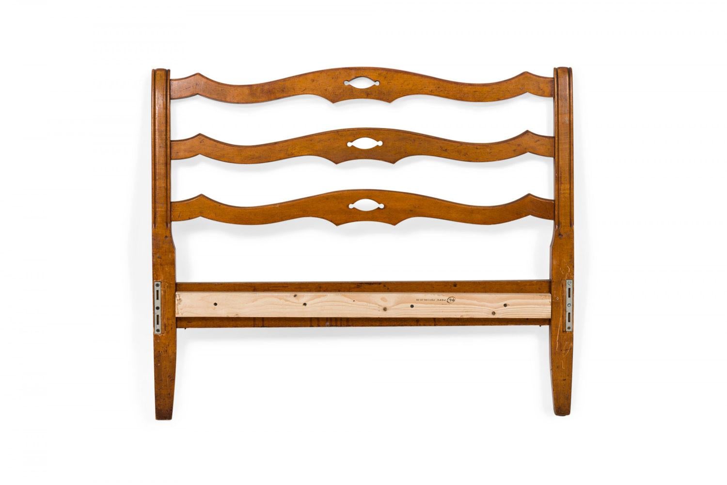 American Country Style Maple Twin Size Bed en vente 2