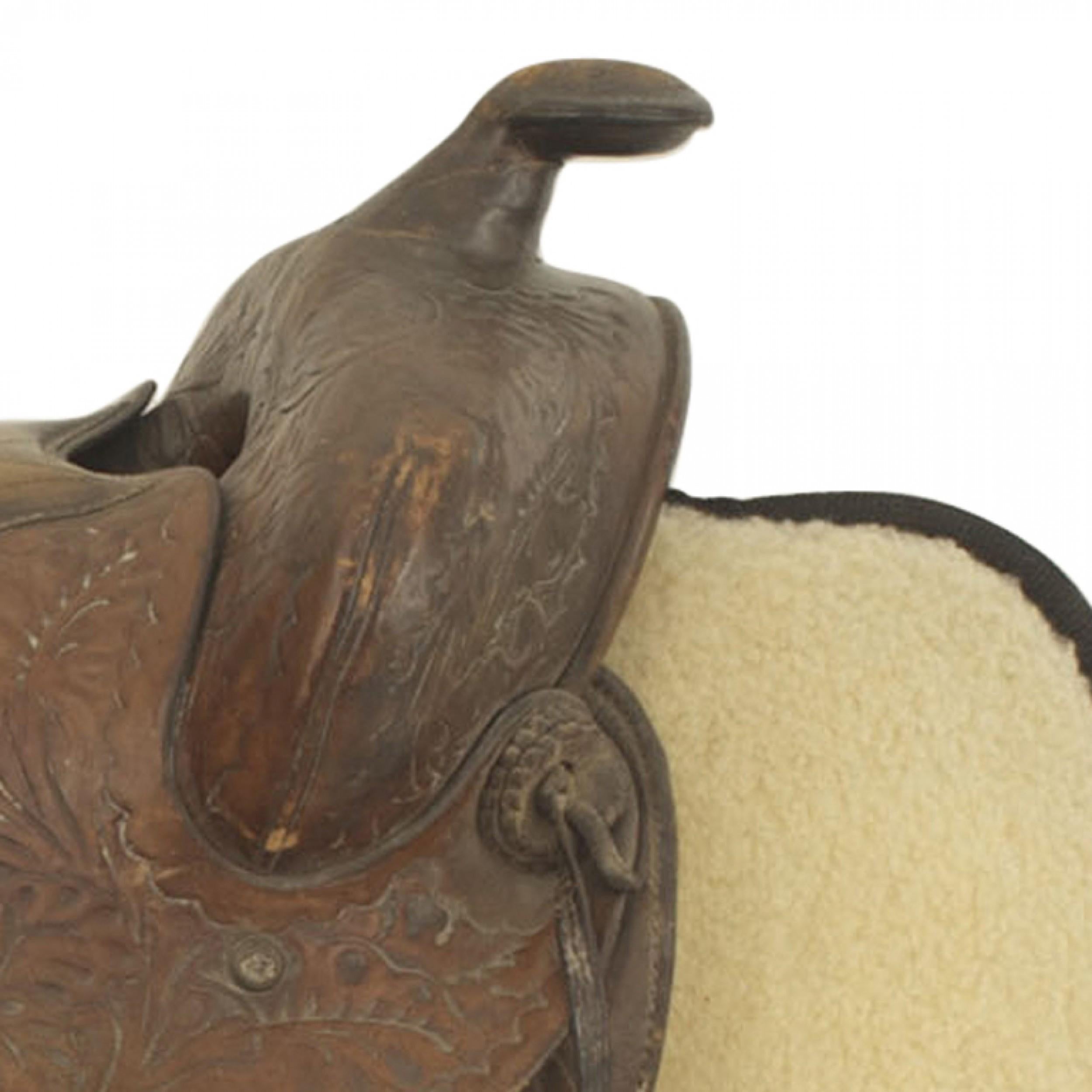 Embossed American Country Western Leather Horse Saddle and Blanket For Sale