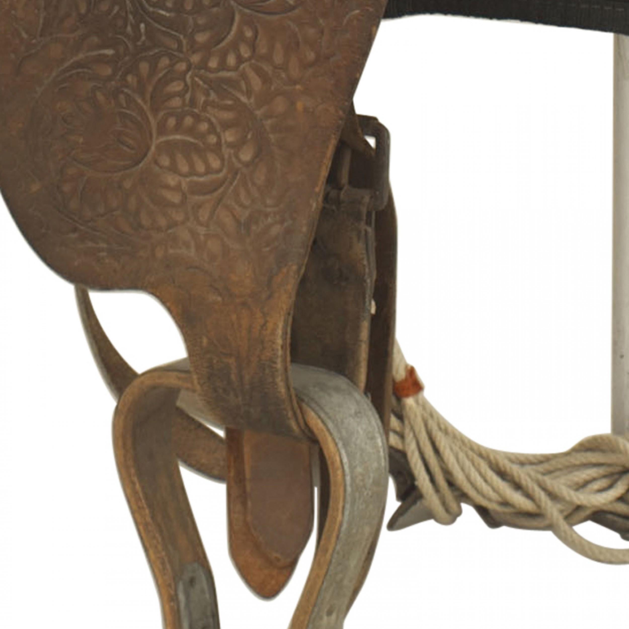20th Century American Country Western Leather Horse Saddle and Blanket For Sale