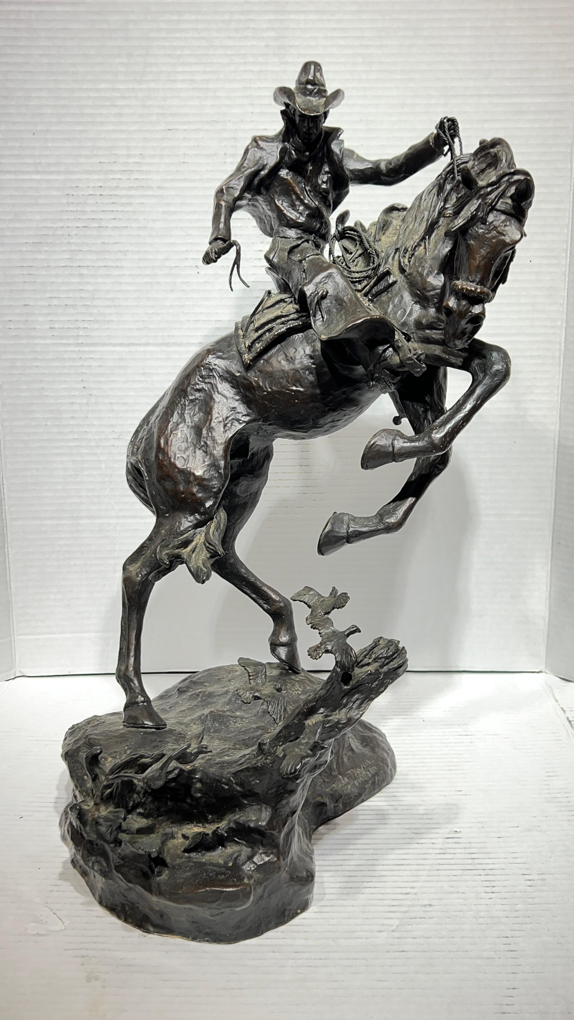 American Cowboy on Horseback Bronze Sculpture by Ken Payne In Good Condition In New York, NY