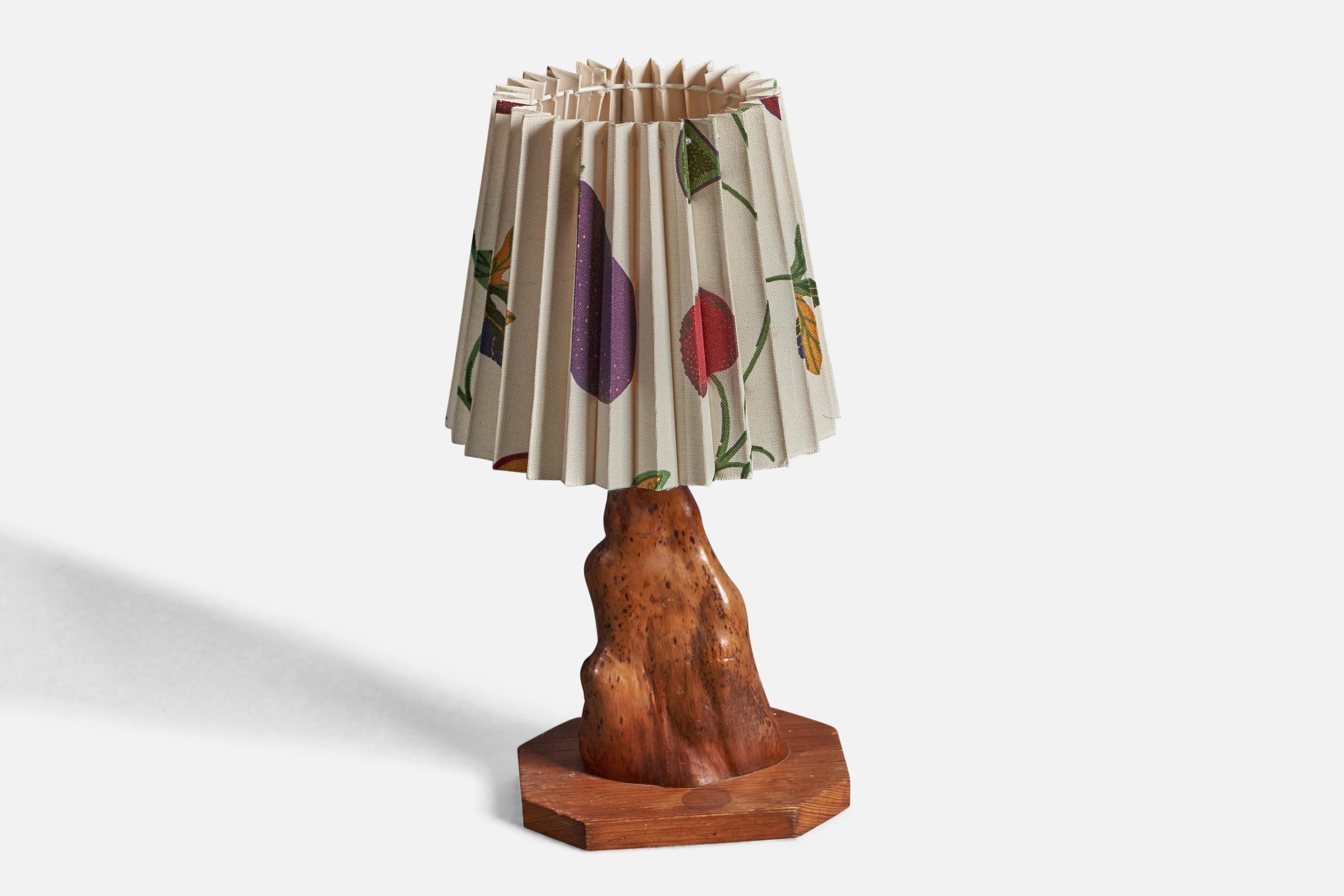 A table lamp. In finely carved wood in abstract form following the natural movement of the wood grain. Designed and produced by unknown studio craftsman. Presents with beautiful original patina to wood and brass.

Sold without lampshade. Stated