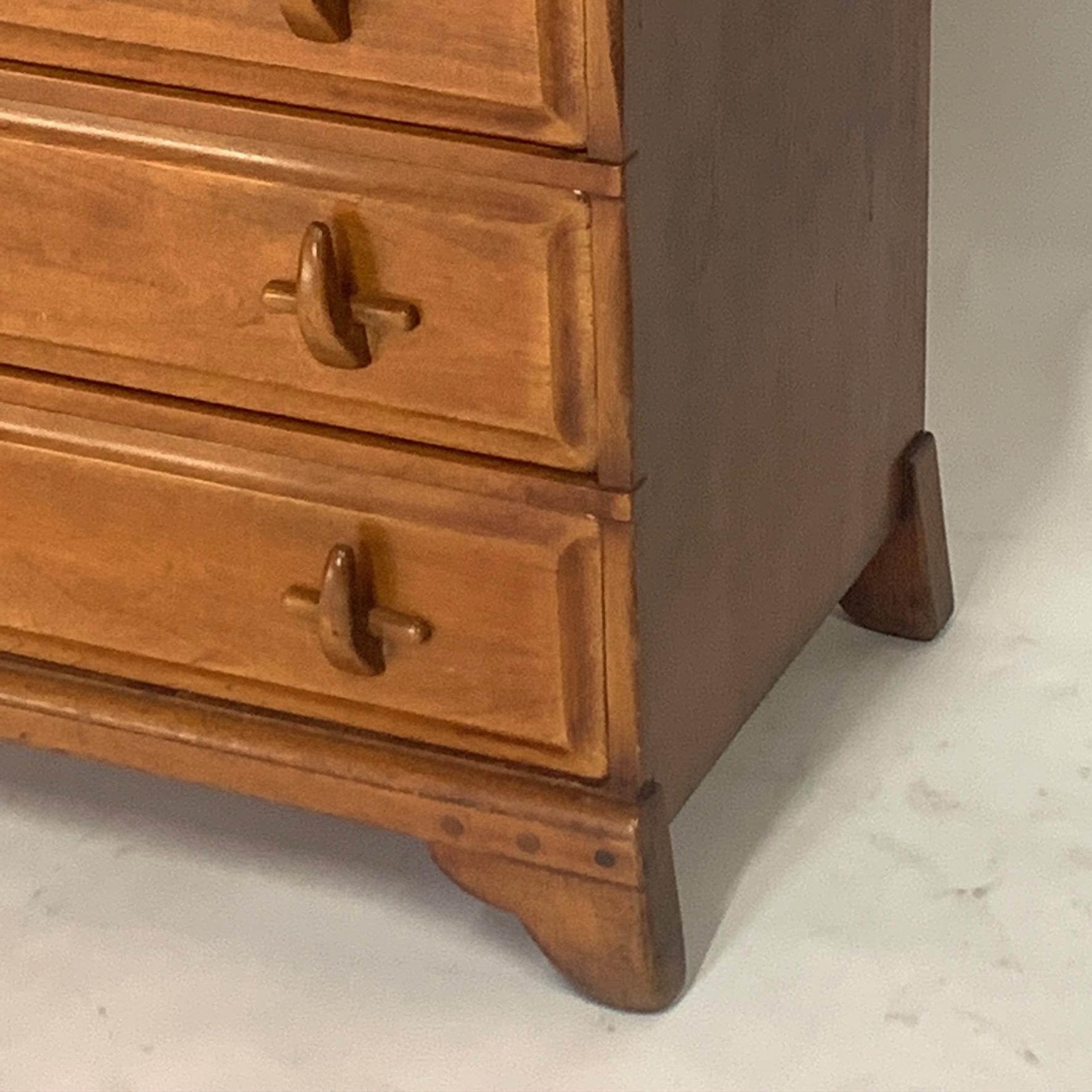 American Craft Hard Rock Maple 4 Drawer Dresser with Sculptural Pulls by Sikes In Good Condition In Hudson, NY