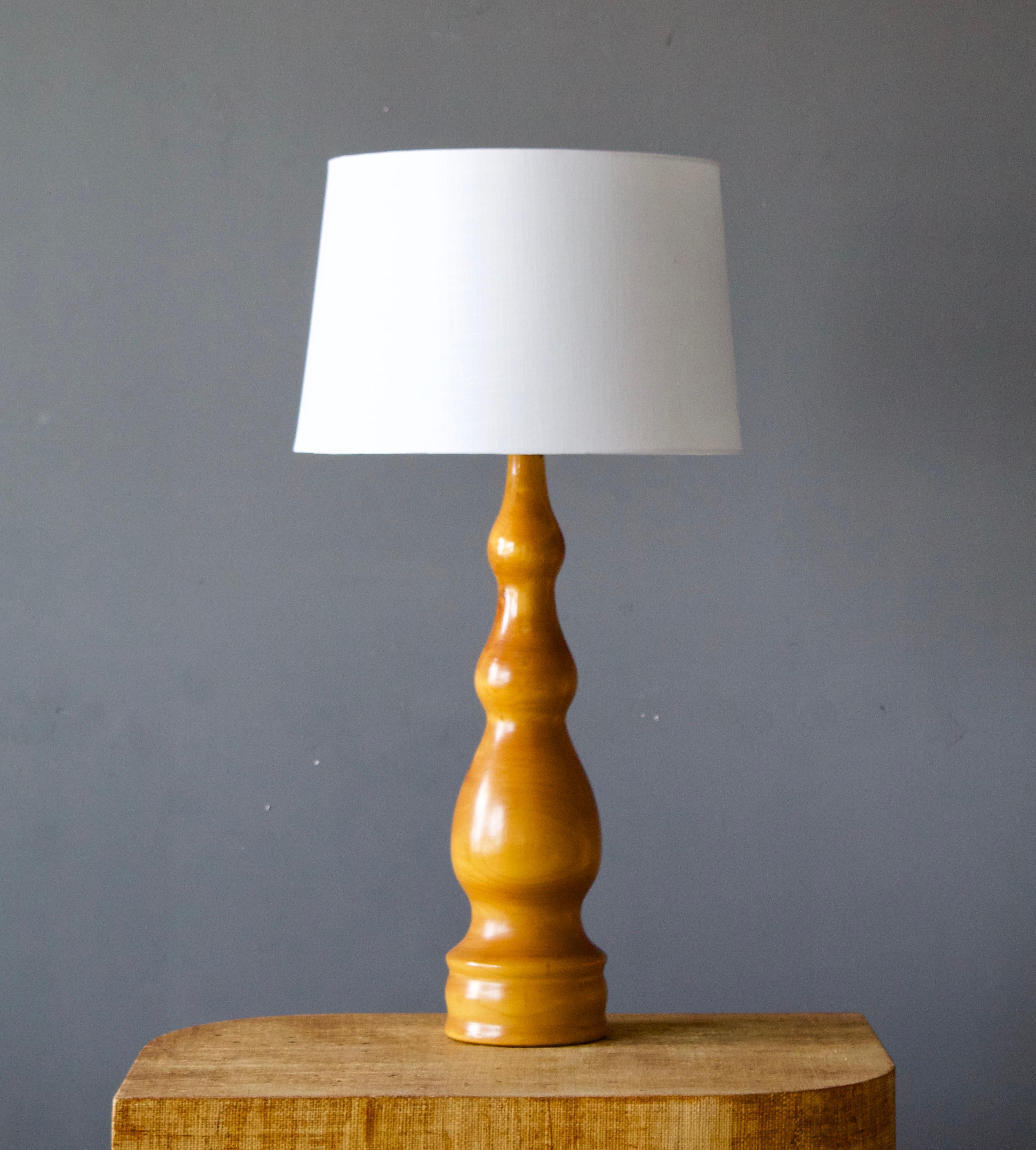 A table lamp. In hand-sculpted burl wood. By unknown studio craftsman.

Sold without lampshade. Stated dimensions excluding bulbs and lampshade.

Other designers of the period include Alexandre Knoll, George Nakashima, Isamu Noguchi, J.B. Blunk