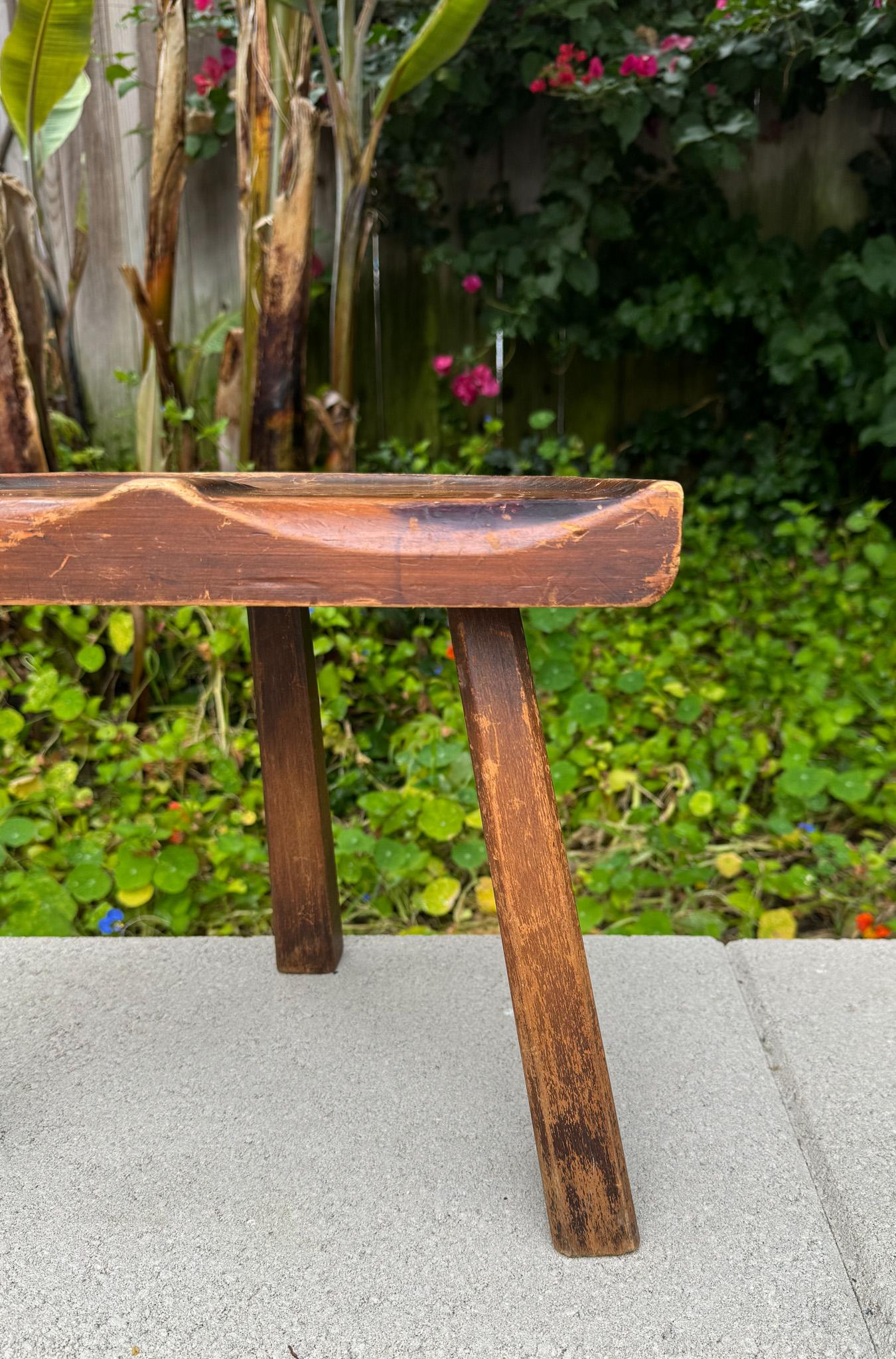 Tabouret de décharge tripode du mouvement American Craft en bois, États-Unis, vers 1950 en vente 7
