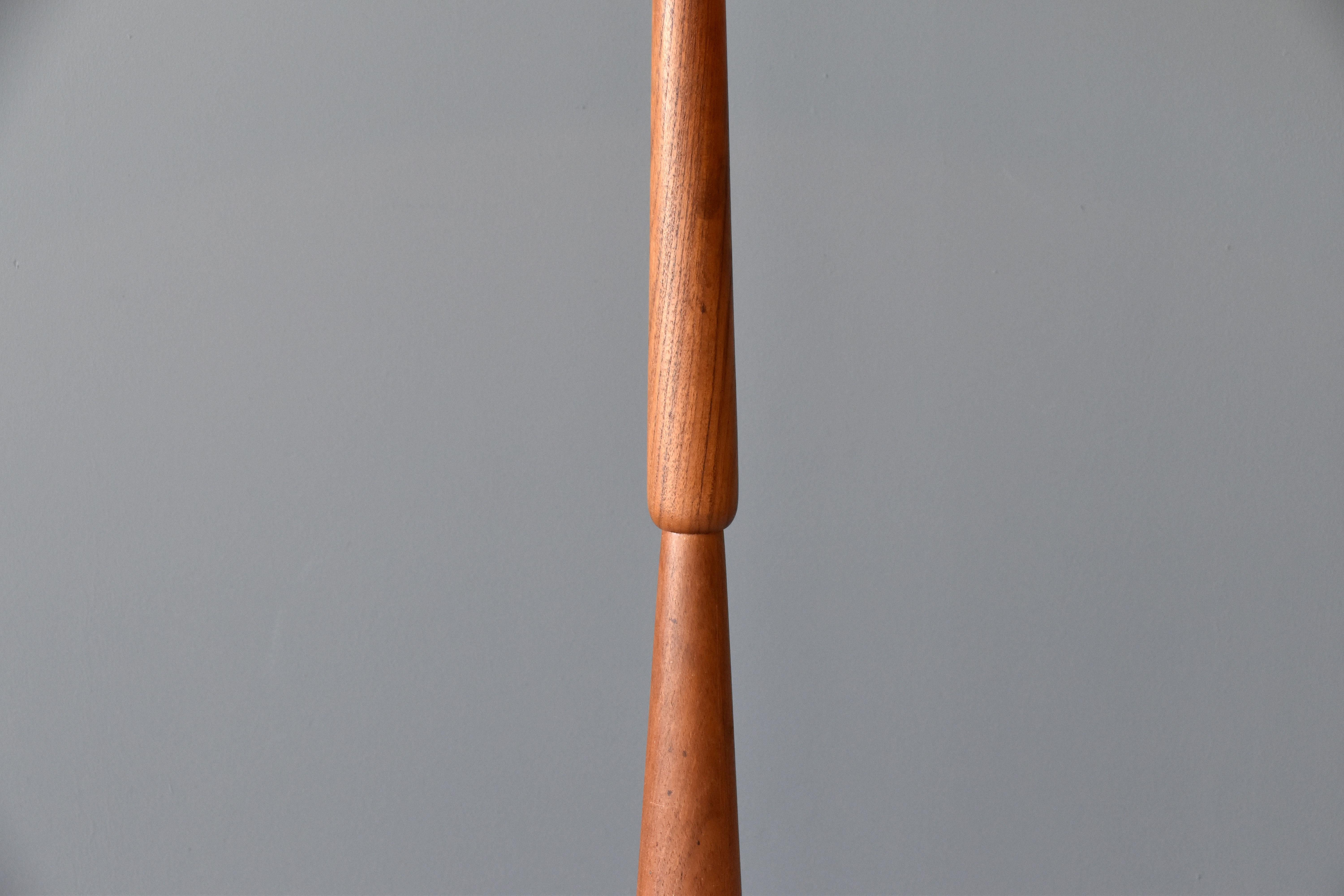 American Craft, Organic Floor Lamp, carved walnut, linen shade, America 1960s In Good Condition In High Point, NC