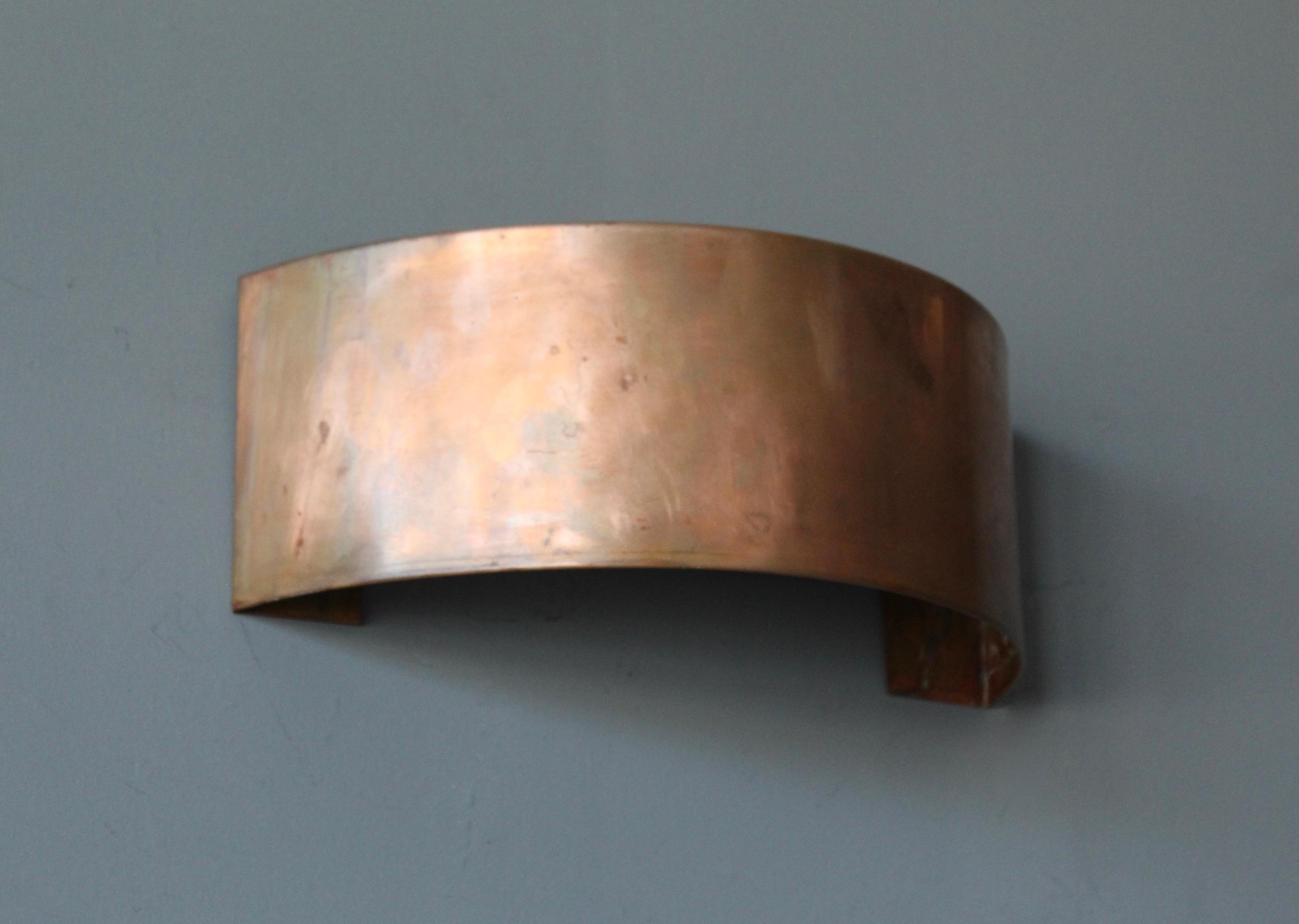 Mid-Century Modern American Craft, Wall Light Sconce, Copper, United States, c. 1970s For Sale