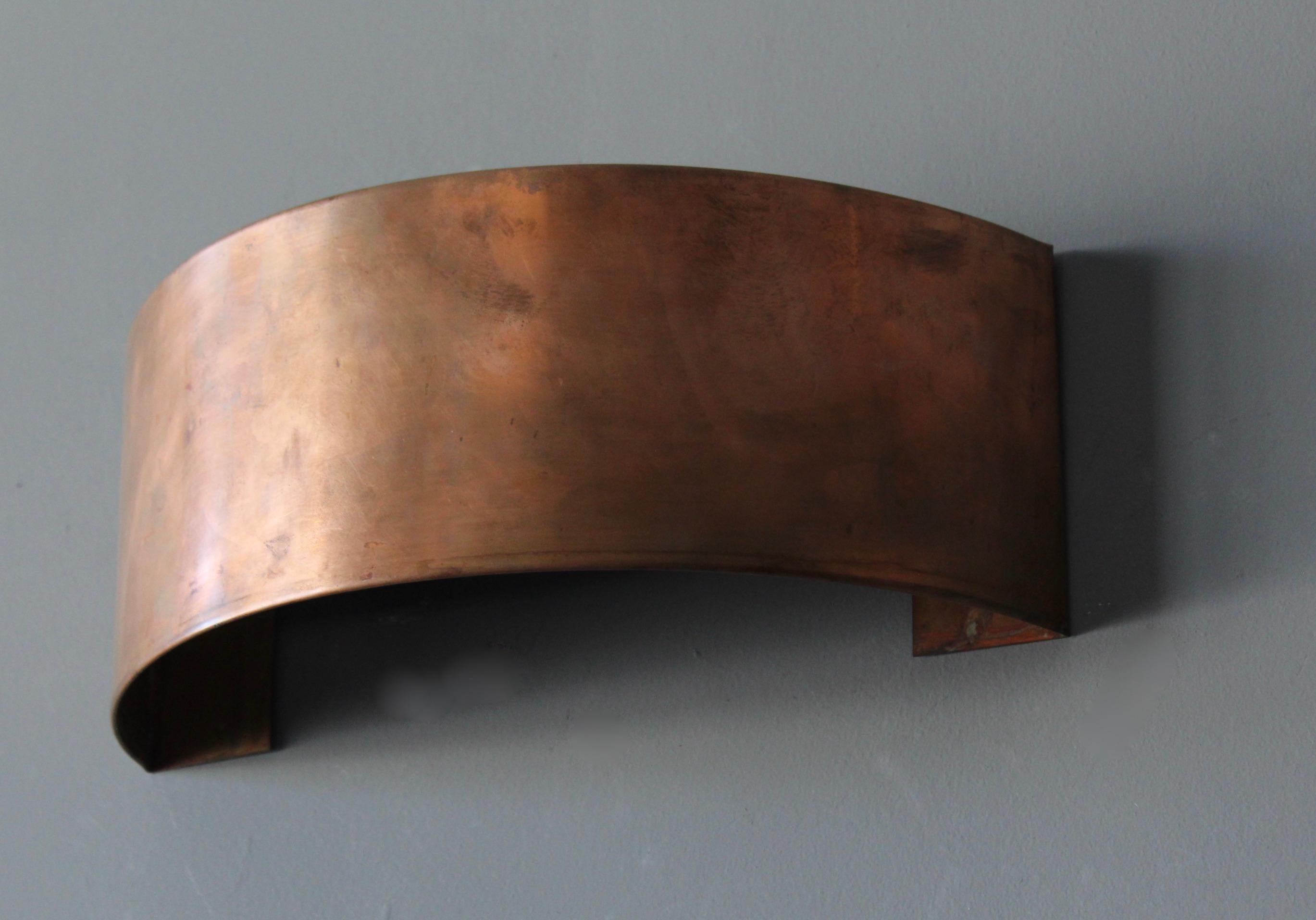 American Craft, Wall Light Sconce, Copper, United States, c. 1970s In Good Condition For Sale In High Point, NC