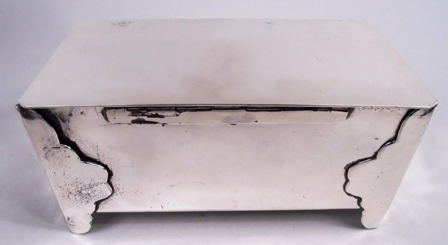 Caja cofre de plata de ley gótica artesana americana Estadounidense en venta