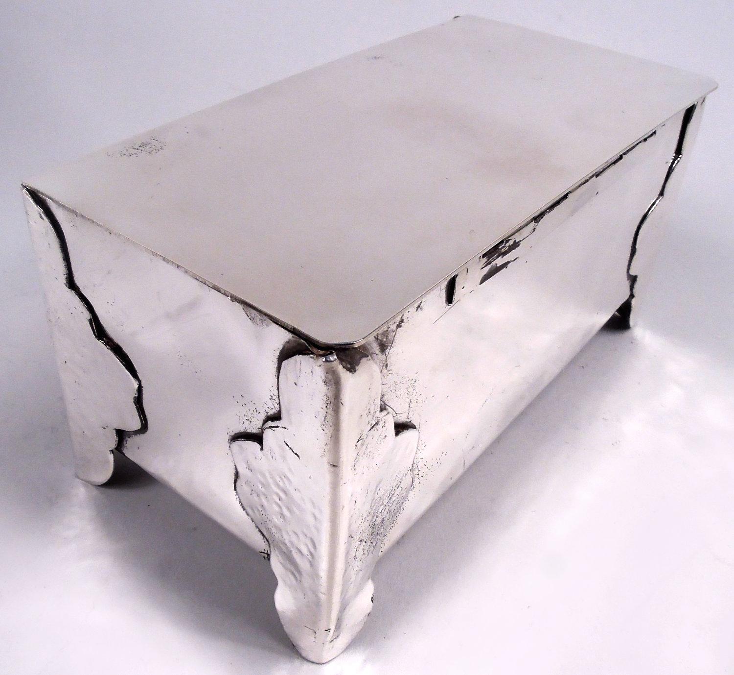 Caja cofre de plata de ley gótica artesana americana en Bueno estado para la venta en New York, NY