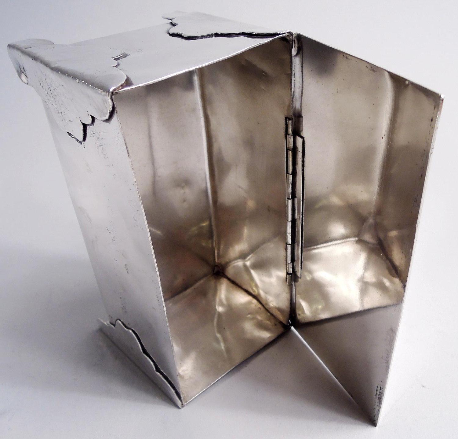 Caja cofre de plata de ley gótica artesana americana siglo XX en venta