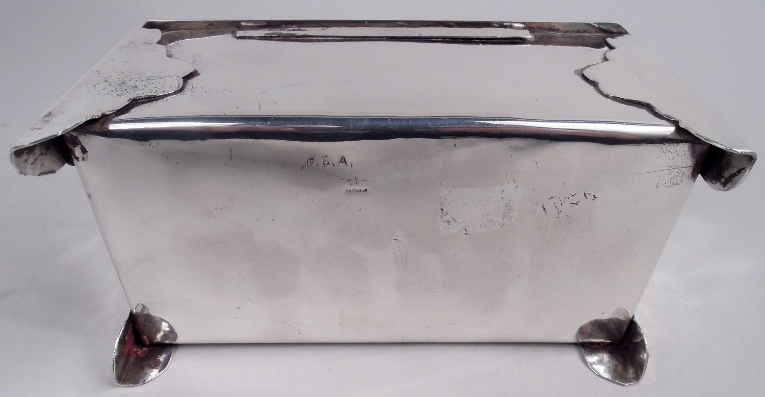 Caja cofre de plata de ley gótica artesana americana Plata esterlina en venta