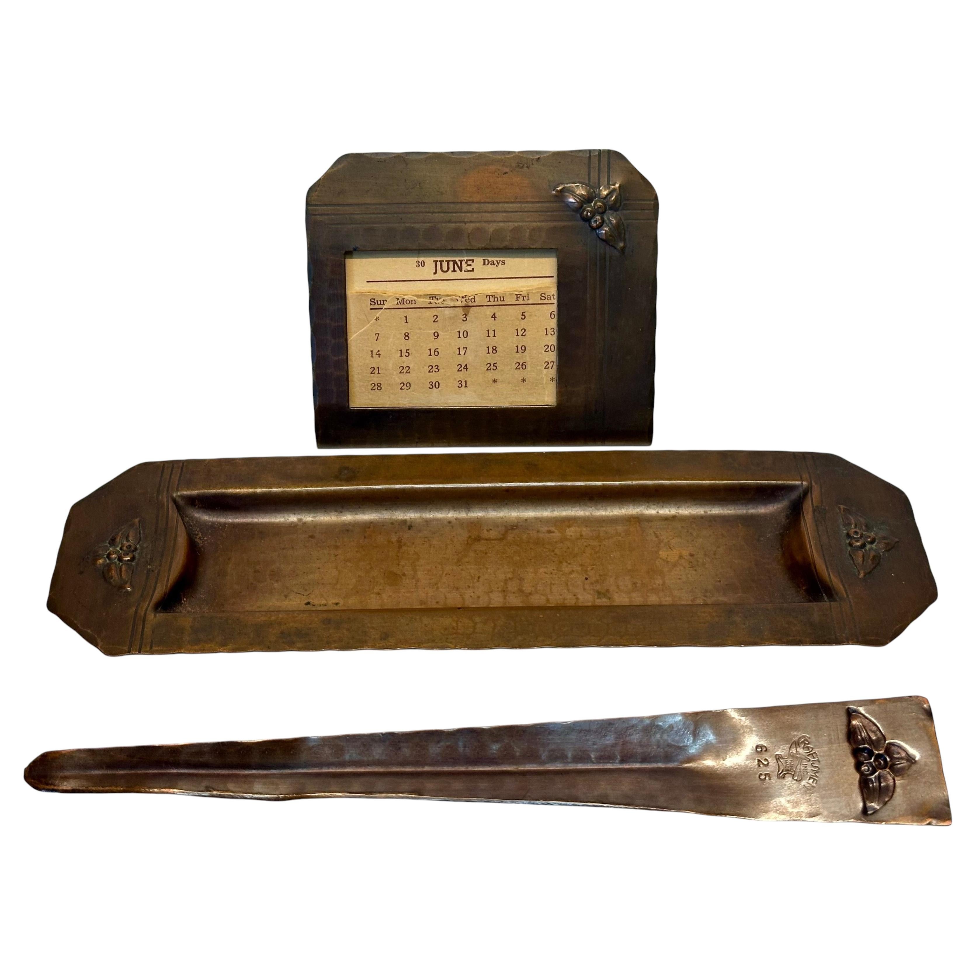 What does a perpetual calendar do?