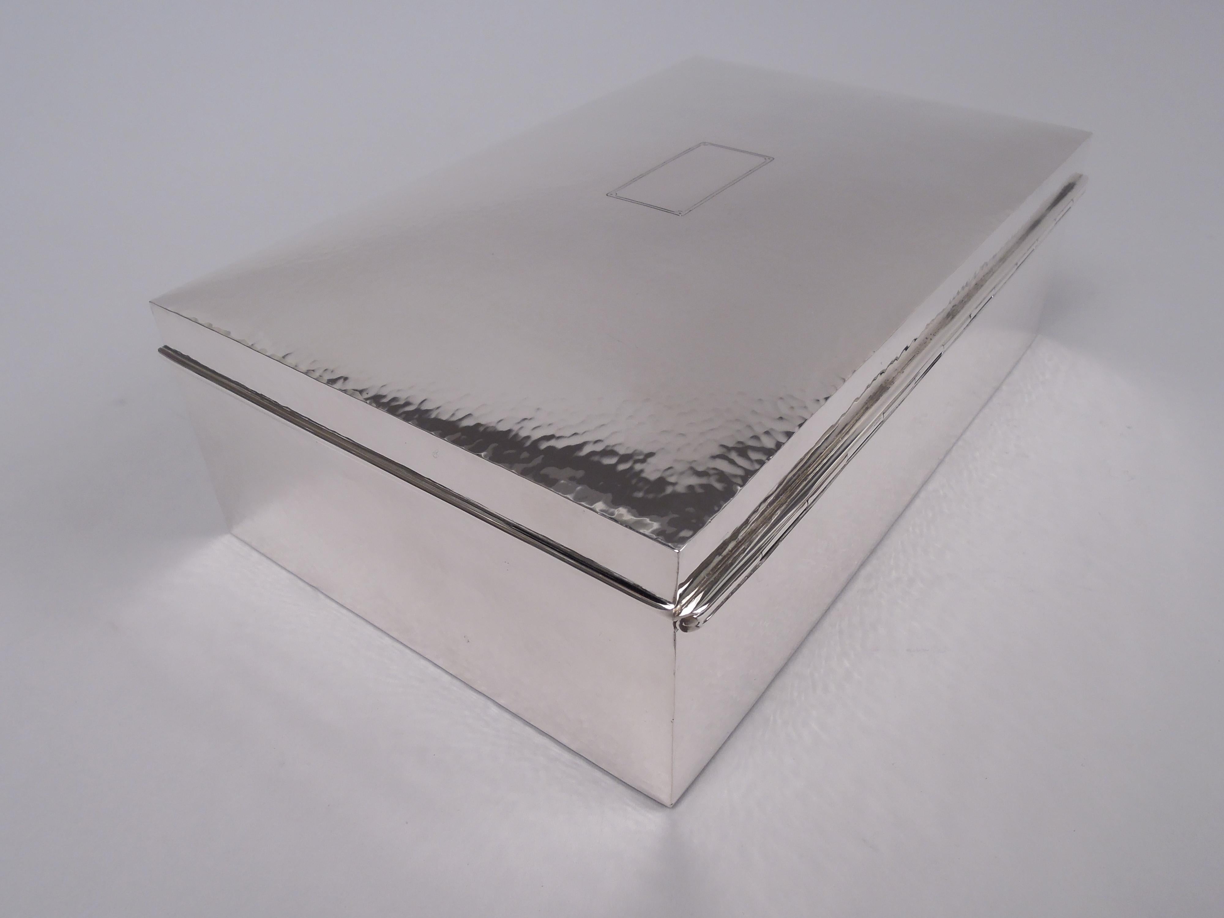 Caja de plata de ley artesana americana martillada a mano Martillado en venta