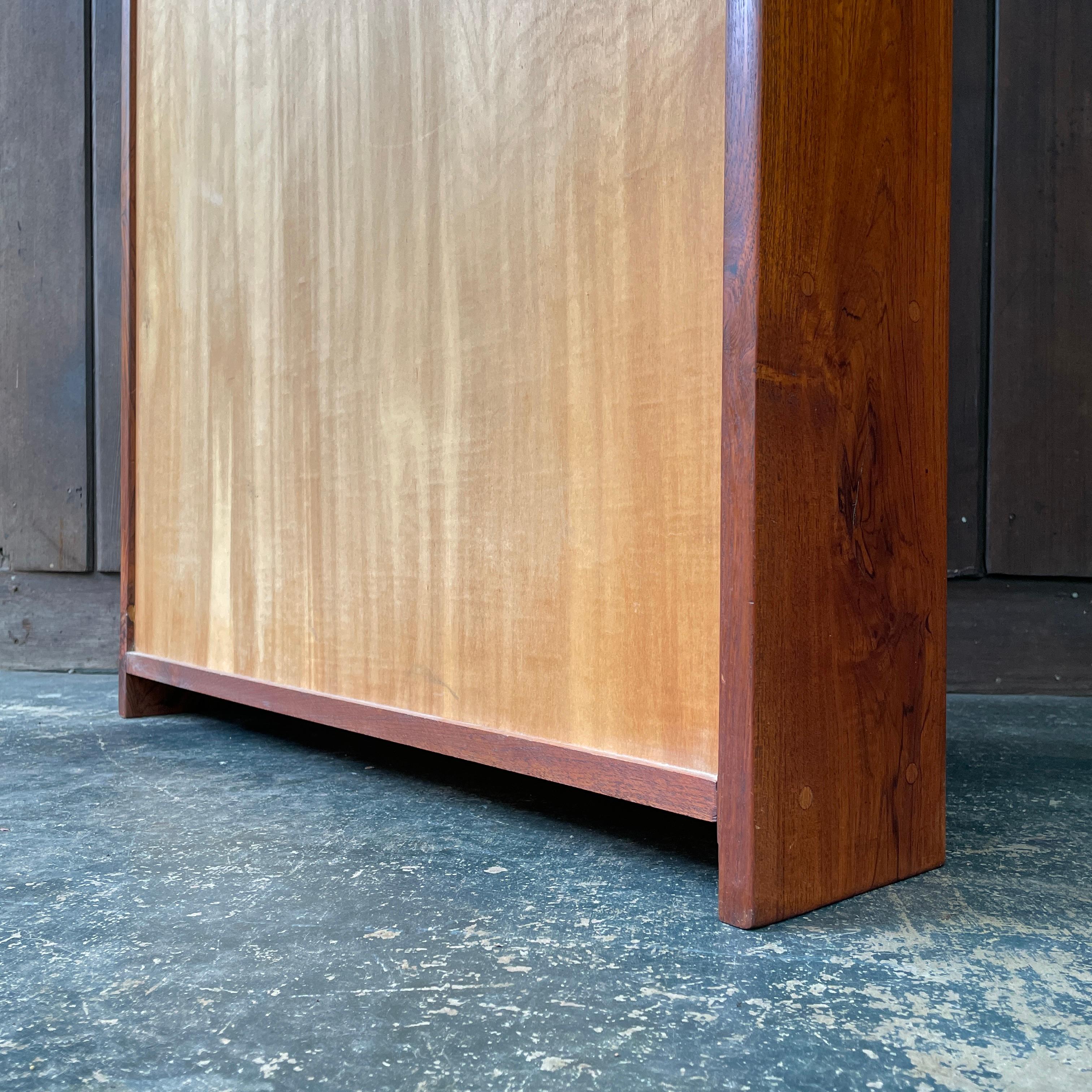 American Craftsman Rosewood Paperback Bookcase Vintage Mid-Century Narrow en venta 4