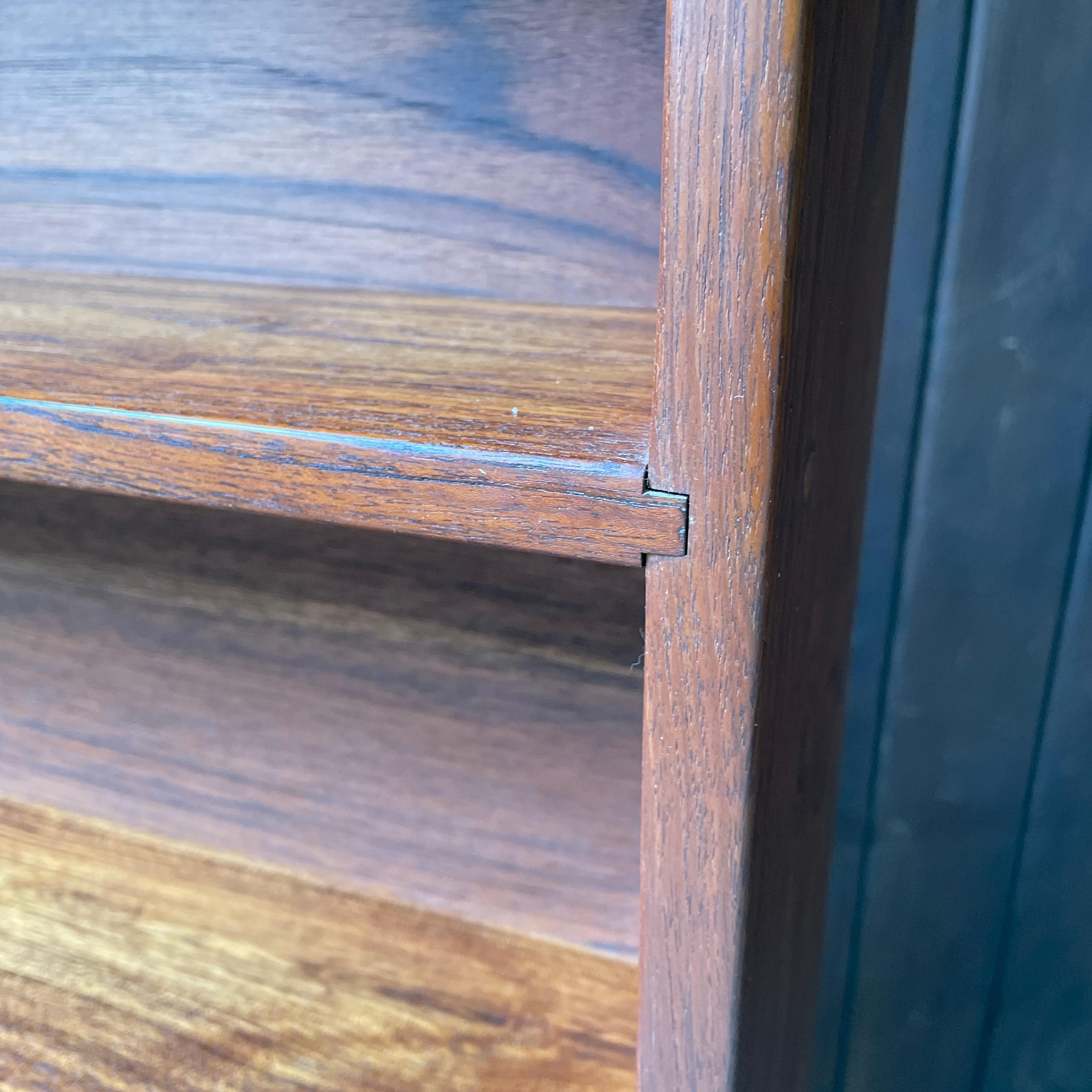 American Craftsman Rosewood Paperback Bookcase Vintage Mid-Century Narrow en venta 1