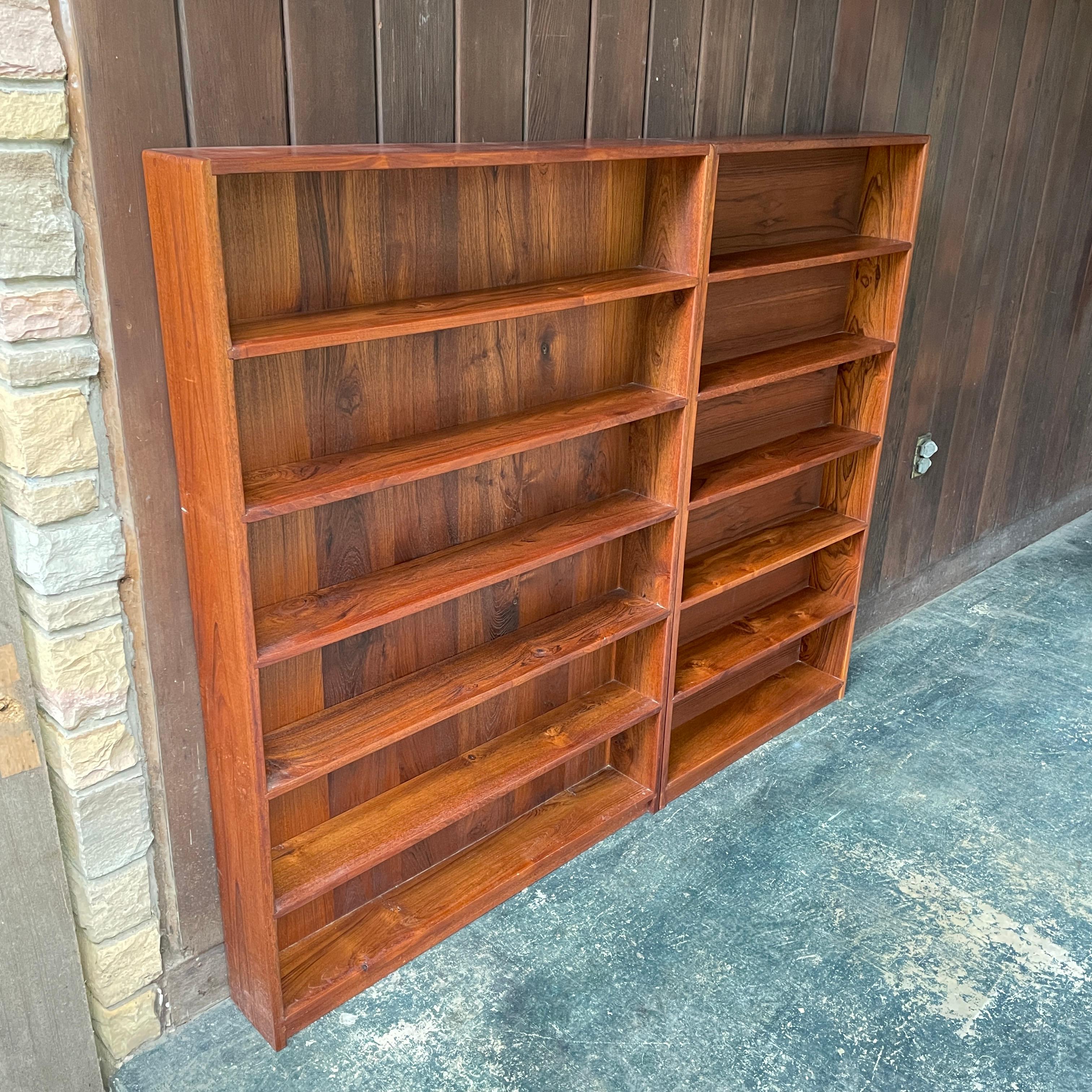 American Craftsman Rosewood Paperback Bookcase Vintage Mid-Century Narrow en venta 5