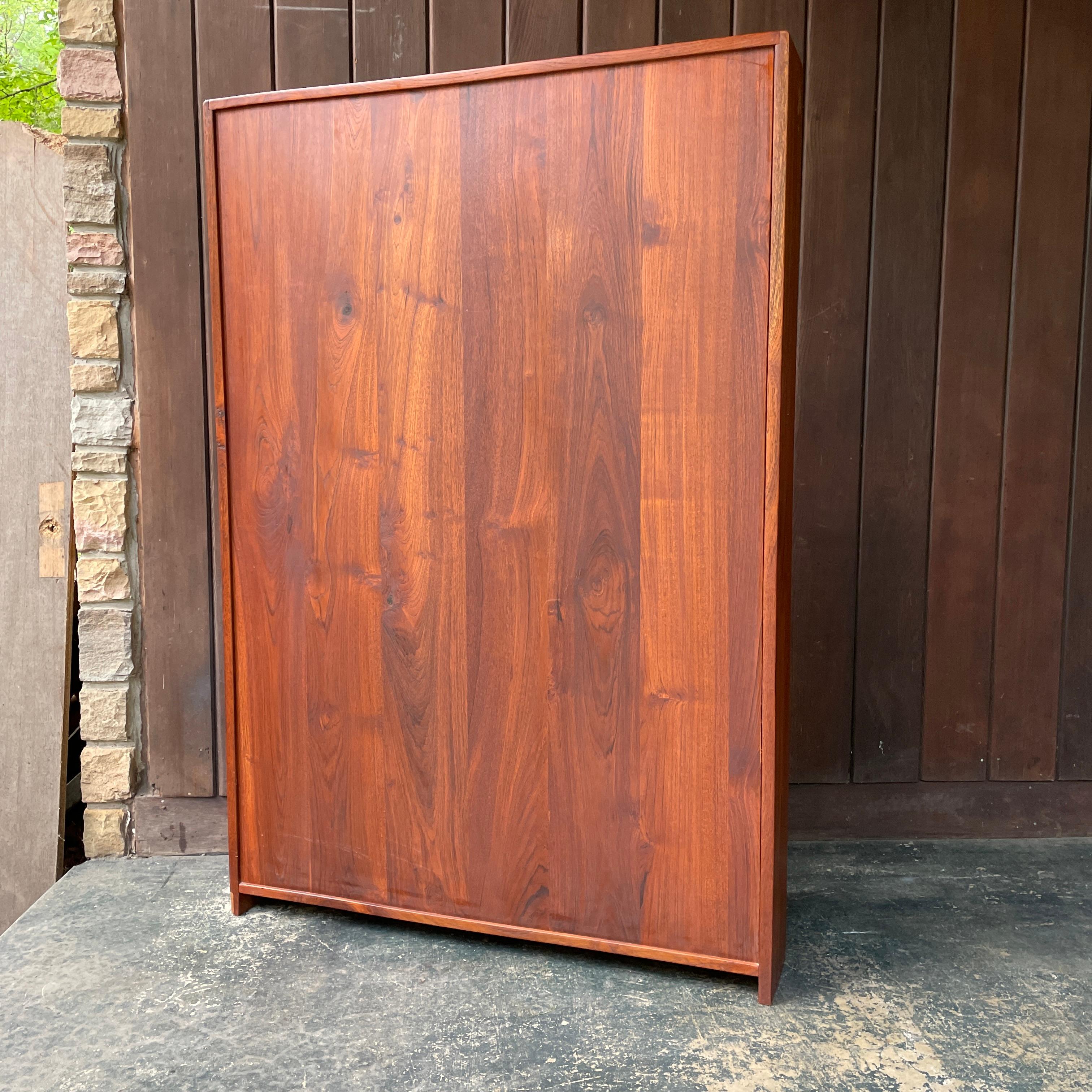 American Craftsman Librería empapelada de palisandro macizo Vintage Mid-Century Wider Estadounidense en venta