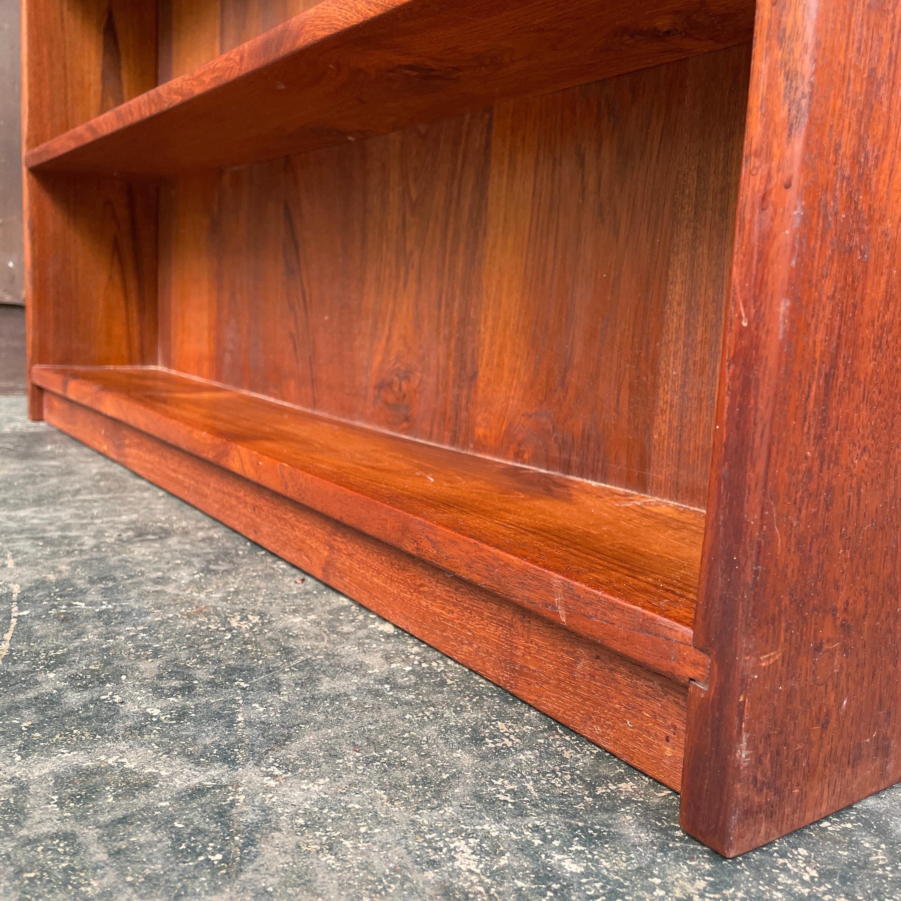 American Craftsman Librería empapelada de palisandro macizo Vintage Mid-Century Wider Palo de rosa en venta