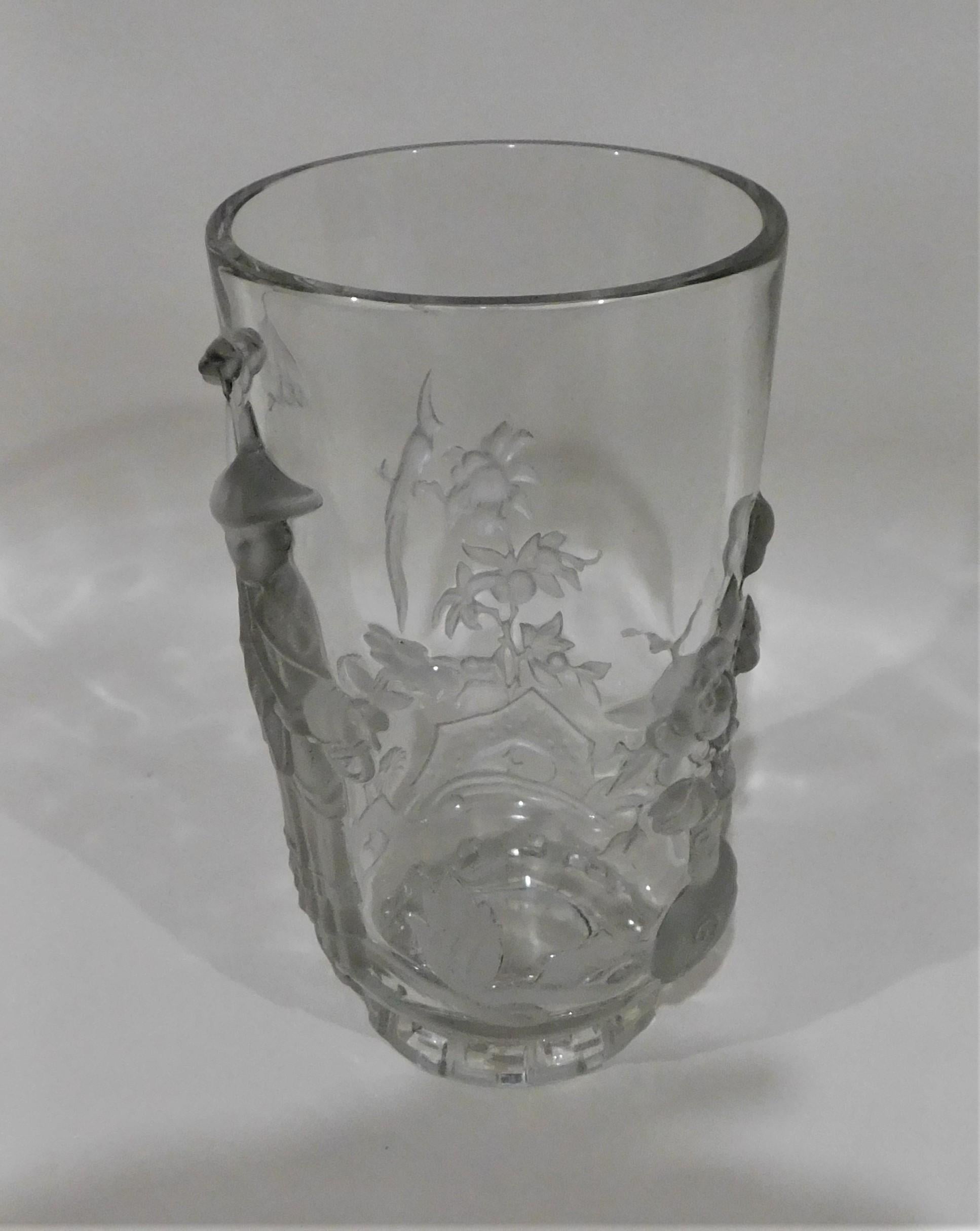 Vase Verlys en cristal d'art américain avec motif mandarin chinois Bon état - En vente à Hamilton, Ontario