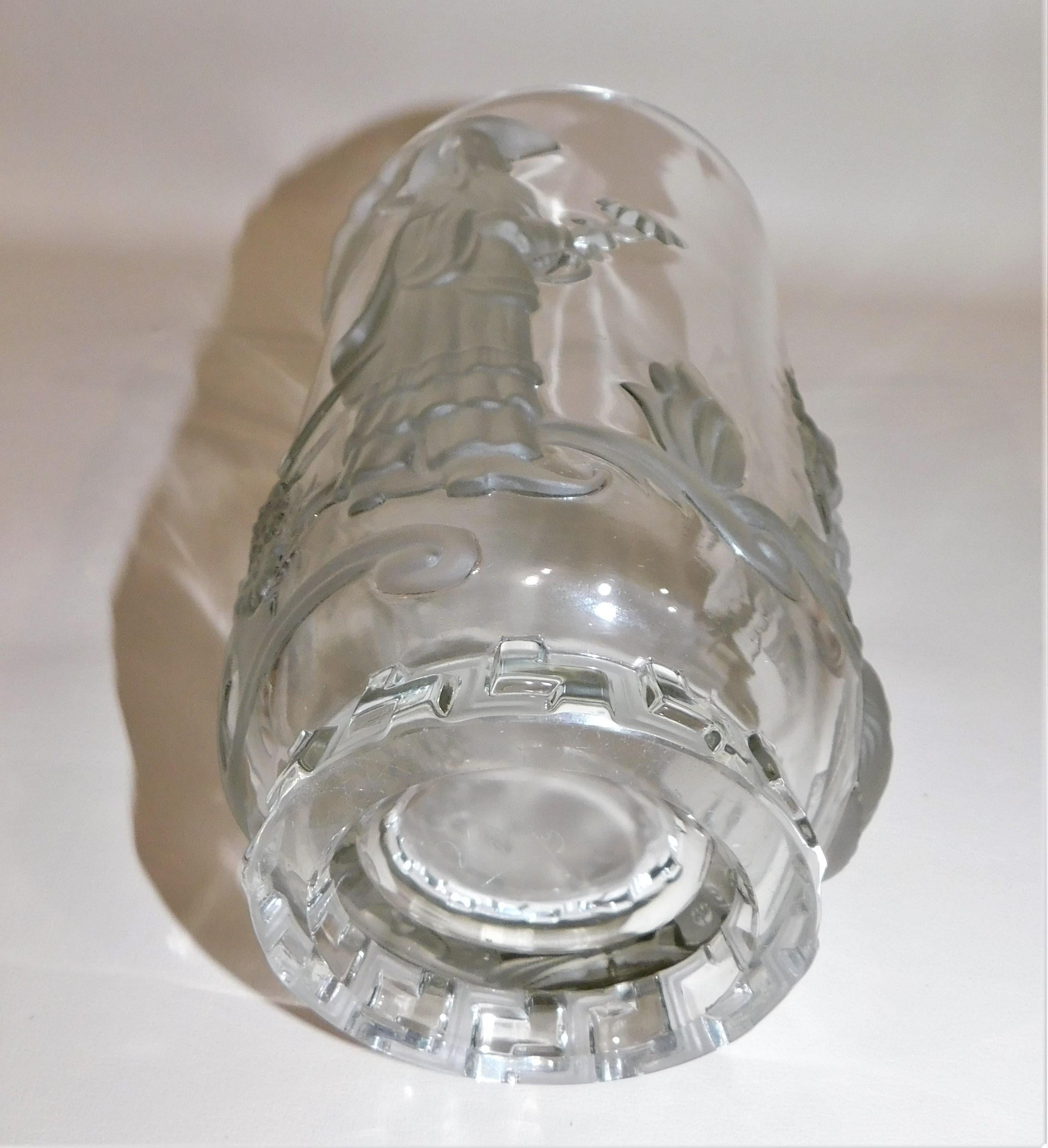American Crystal Art Glass Verlys Vase with Chinese Mandarin Design In Good Condition For Sale In Hamilton, Ontario