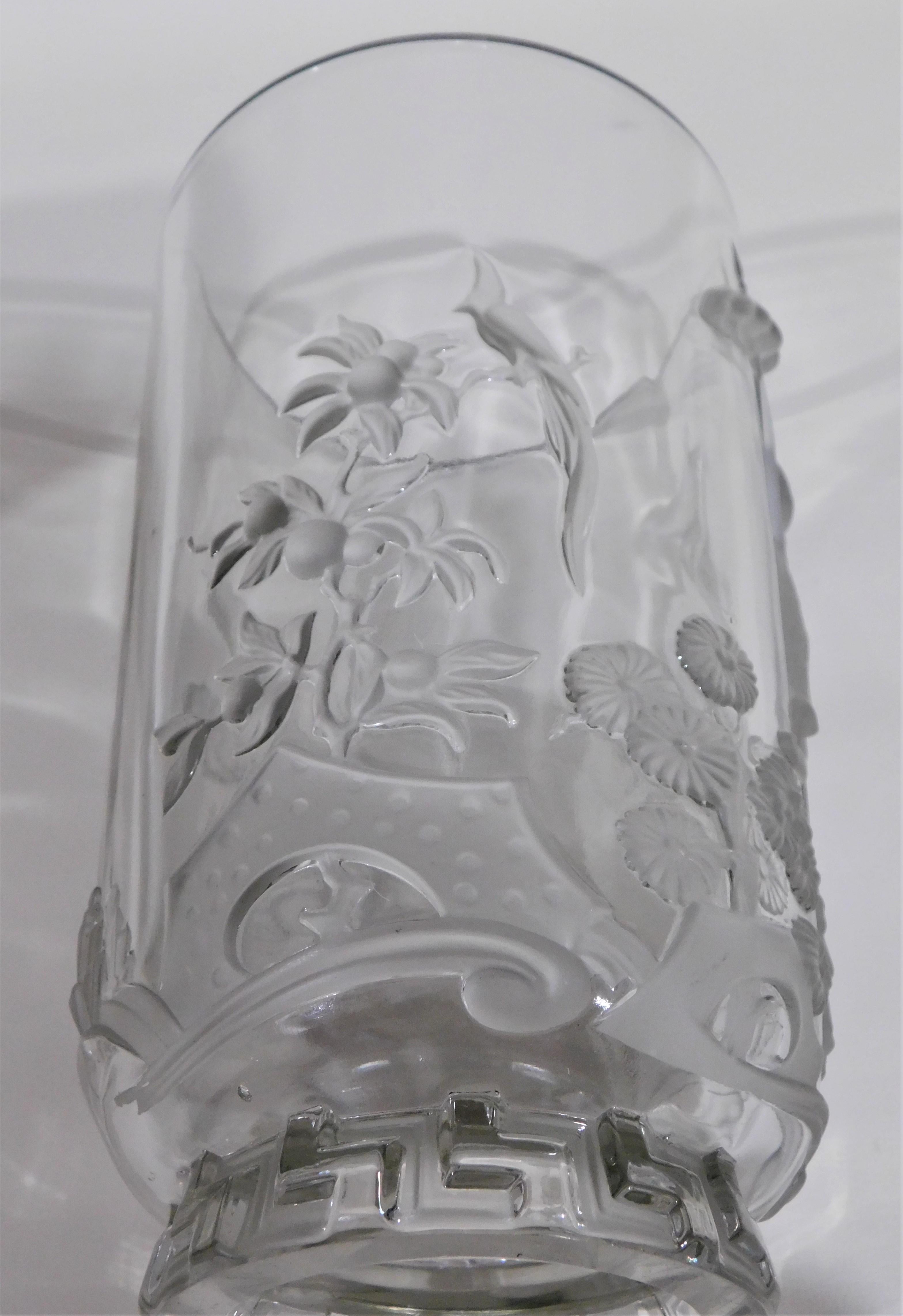 American Crystal Art Glass Verlys Vase with Chinese Mandarin Design For Sale 1