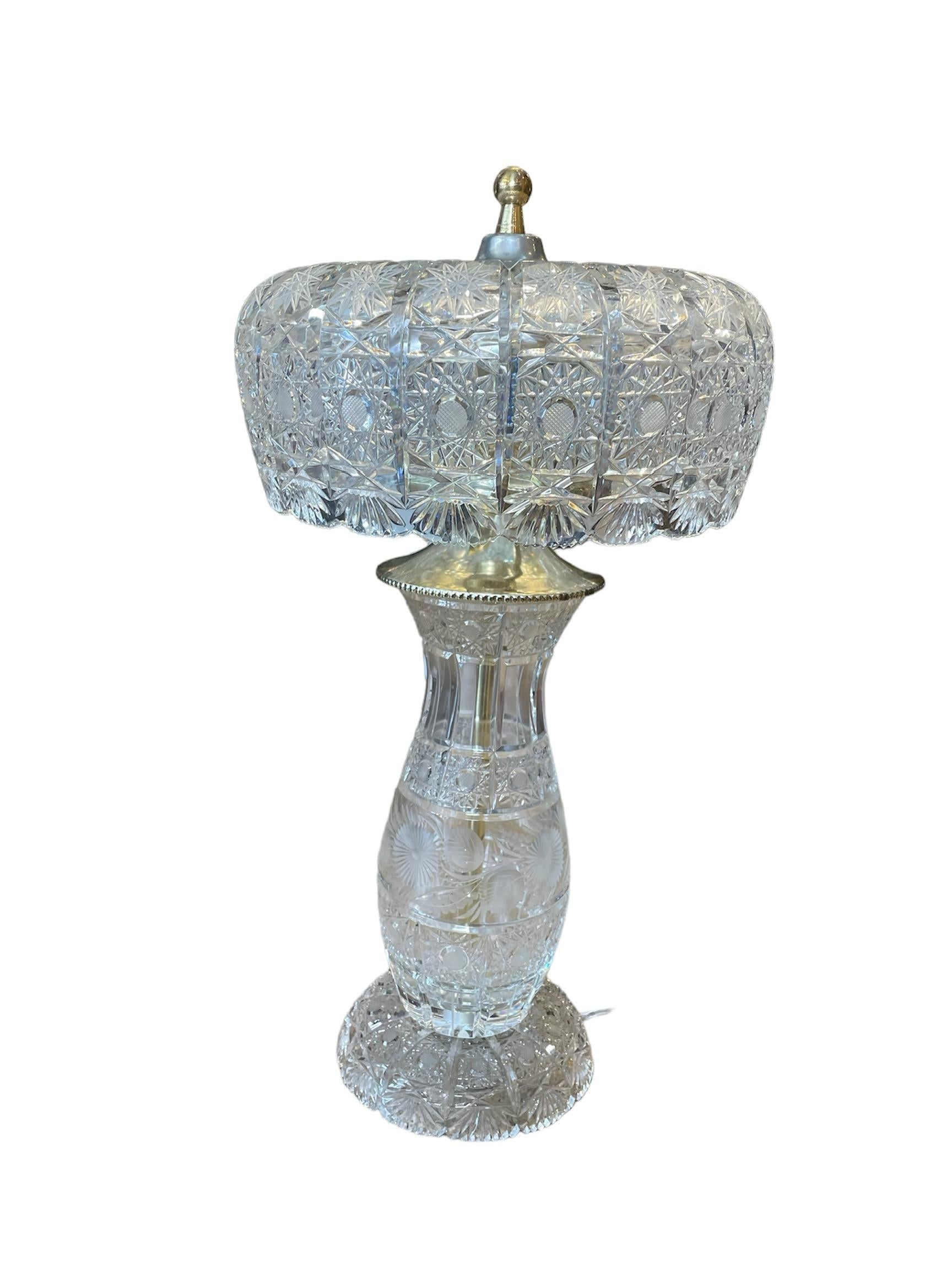 American Cut Crystal Table Lamp In Good Condition For Sale In Guaynabo, PR