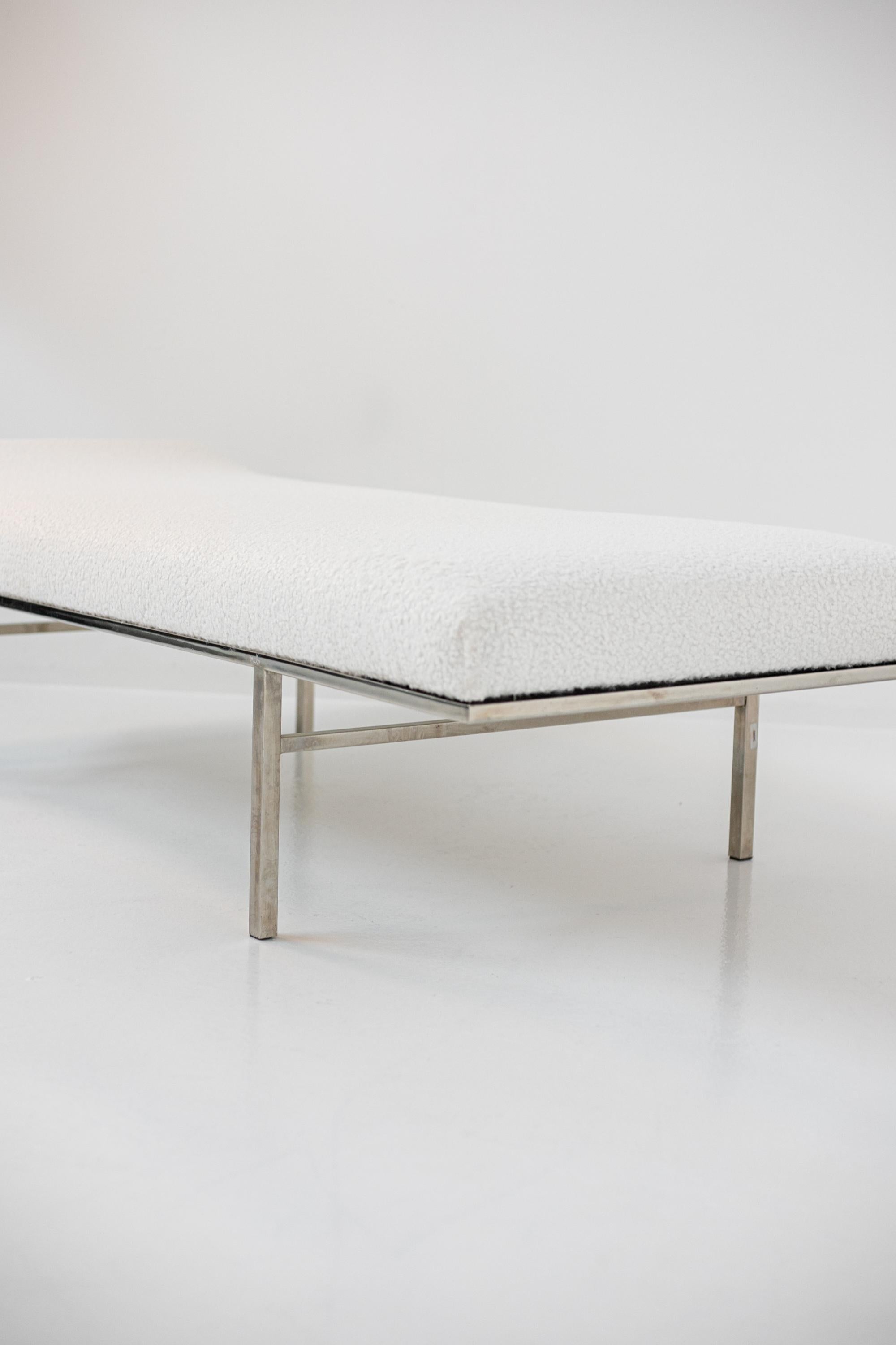 American Daybed by Jules Heumann in White Bouclè and Steel For Sale 12