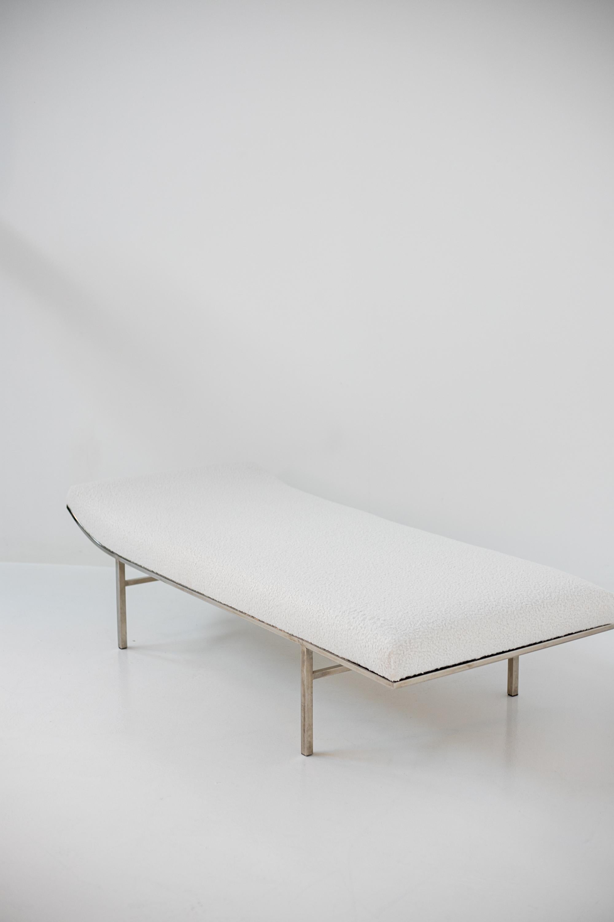 American Daybed by Jules Heumann in White Bouclè and Steel For Sale 1
