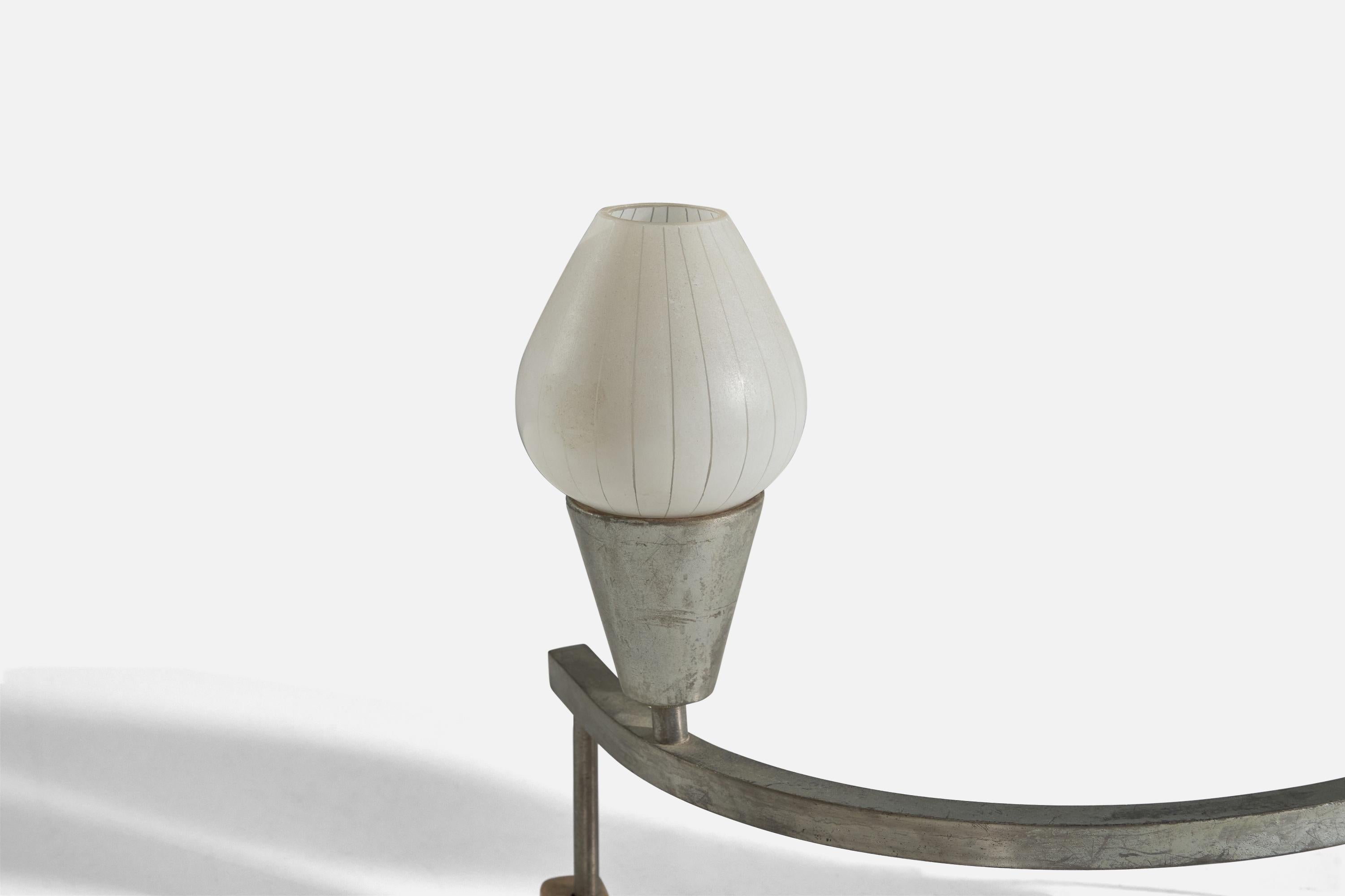 Américain Designer américain, lampe de bureau à 3 lumières, métal, bois, verre, États-Unis, années 1930 en vente
