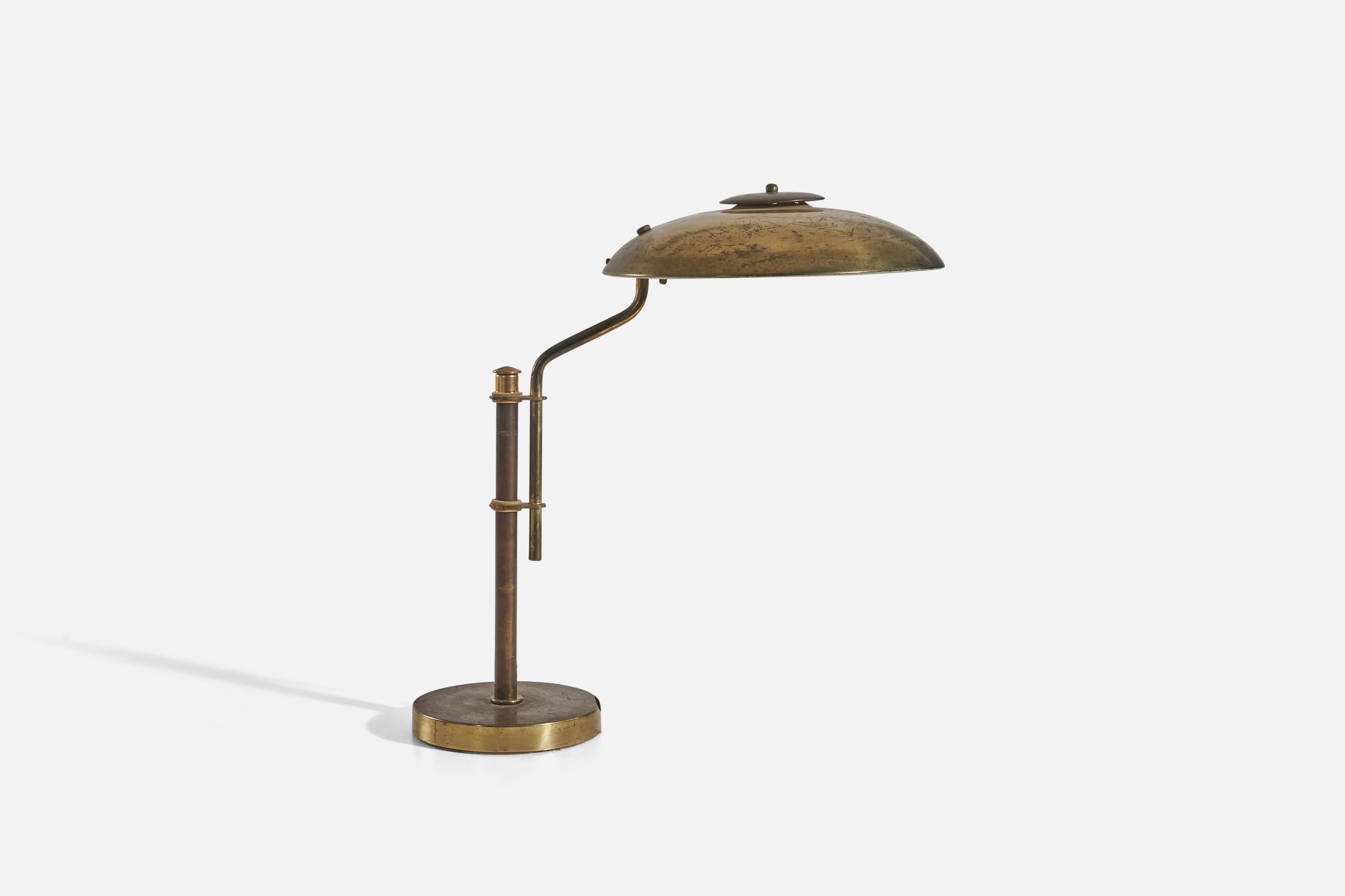 Mid-Century Modern American Designer, Adjustable Table Lamp, Brass, USA, 1940s For Sale