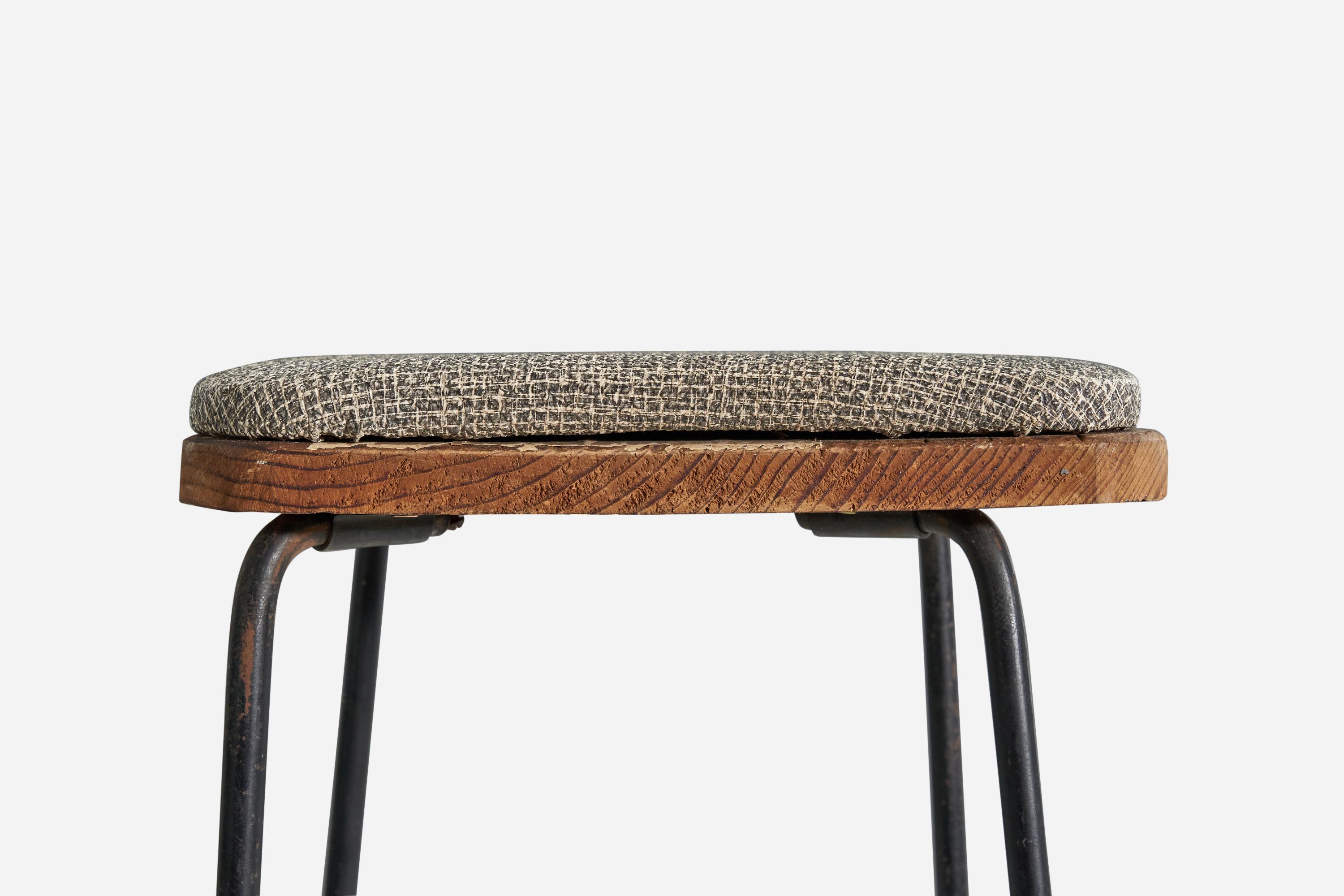 American Designer, Bar Stool, Metal, Wood, Fabric, United States, 1940s In Good Condition For Sale In High Point, NC