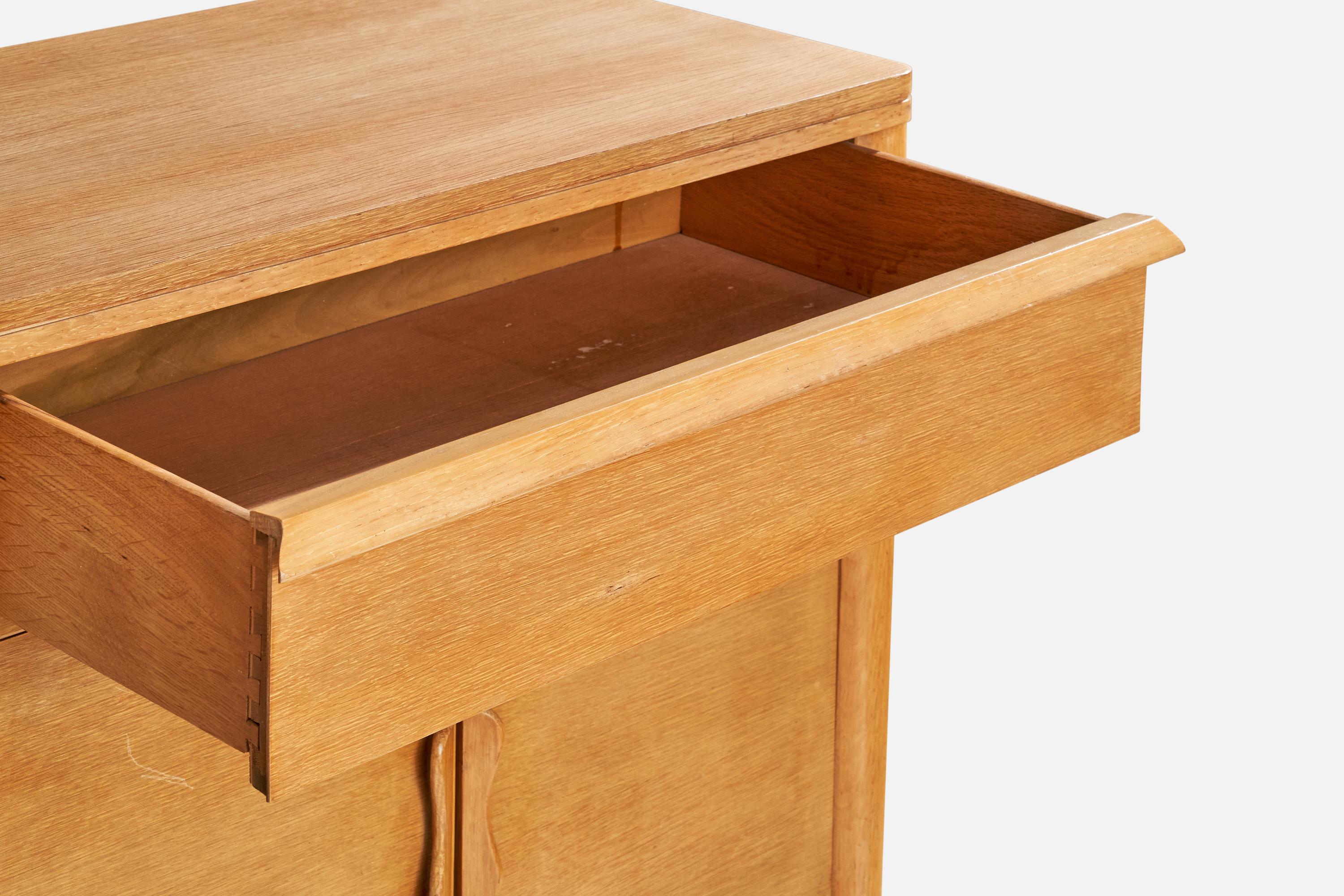 American Designer, Cabinet, Wood, USA, 1940s For Sale 3